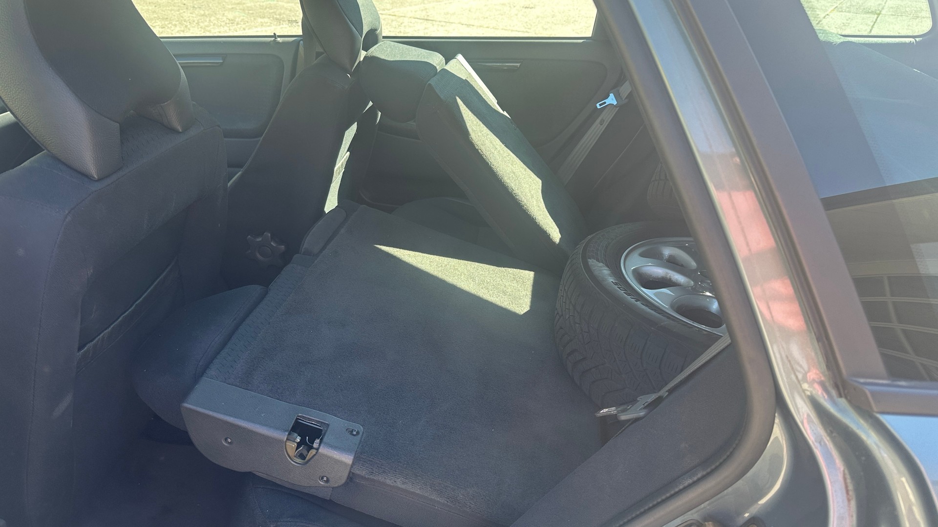 VOLVO V40-image-7