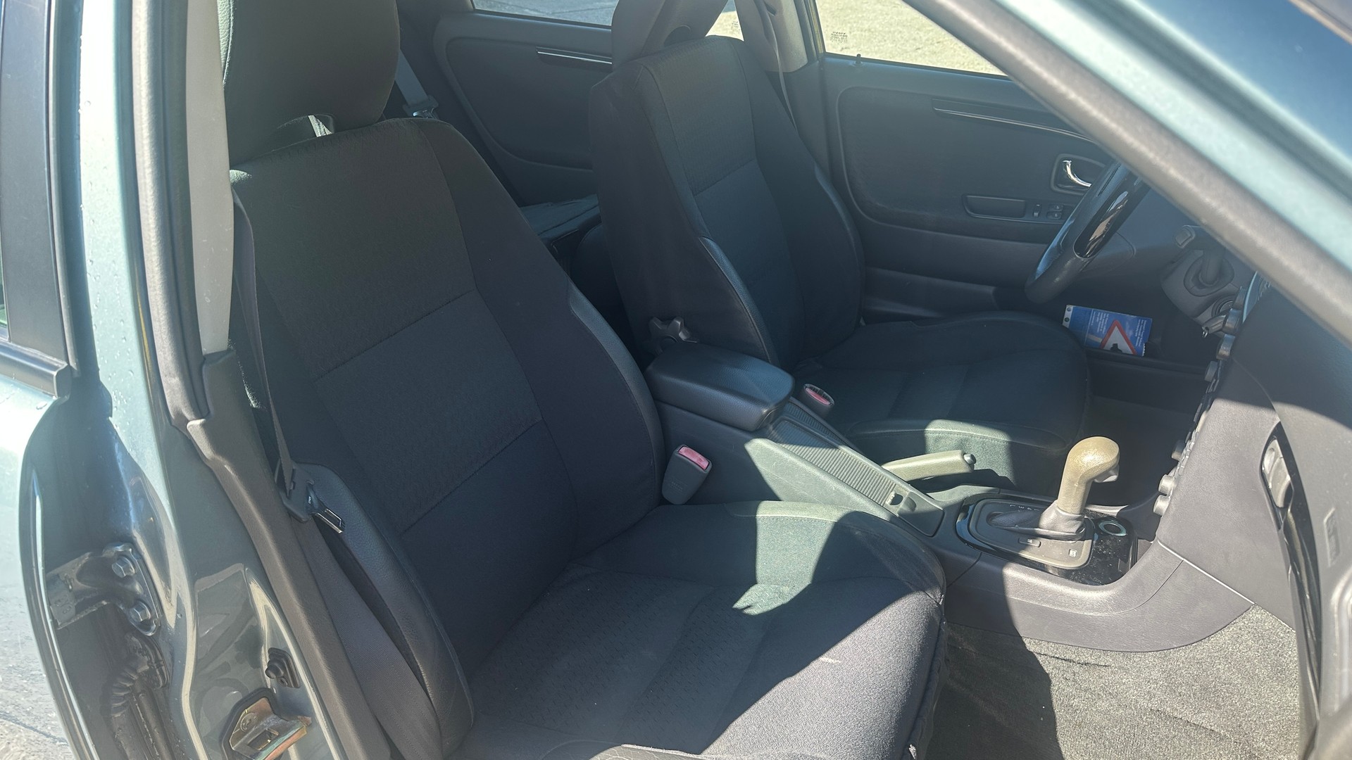 VOLVO V40-image-6