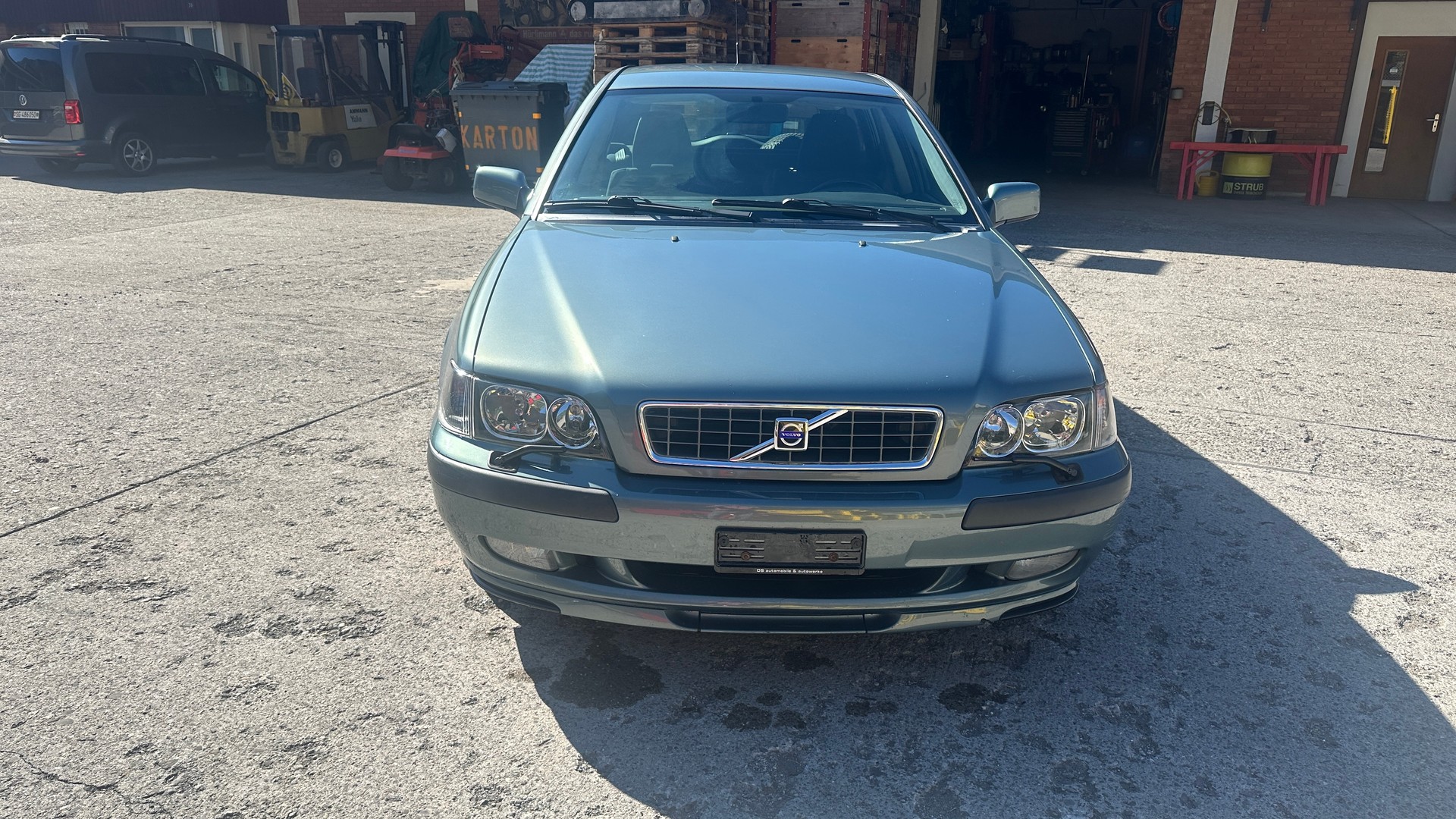 VOLVO V40-image-3