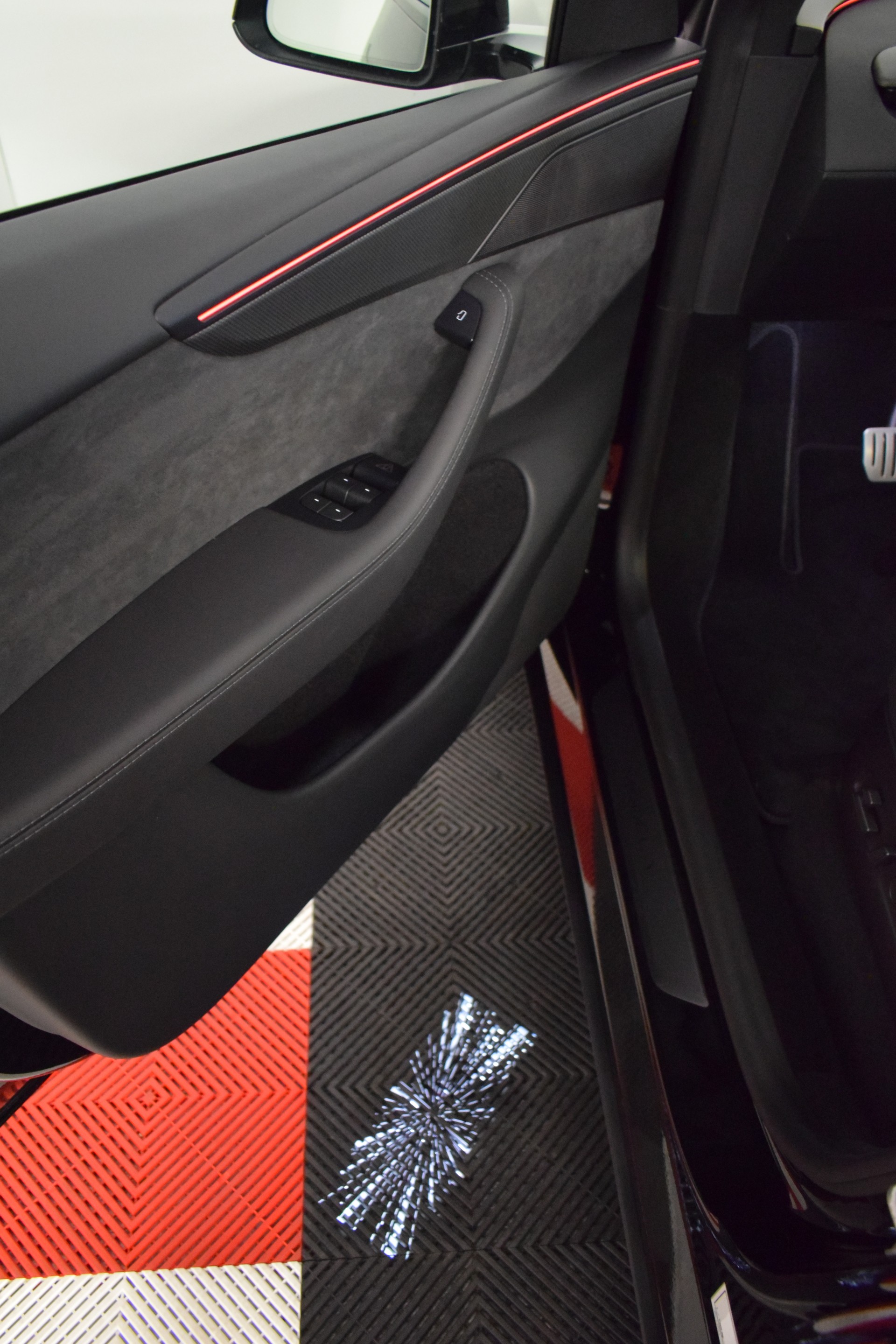 TESLA Model Y Performance AWD 626PS, Neuwagen, CH Typenschein "diamond black"-image-17