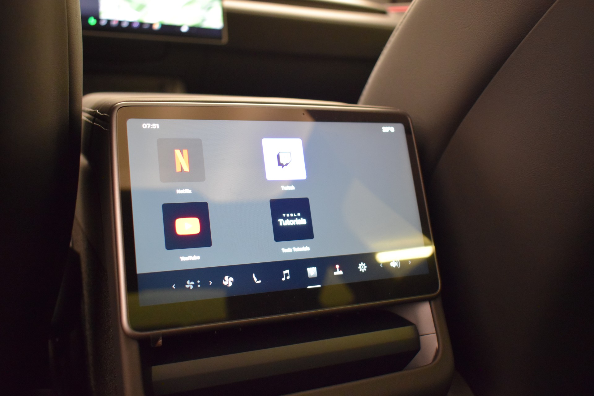 TESLA Model Y Performance AWD 626PS, Neuwagen, CH Typenschein "diamond black"-image-28