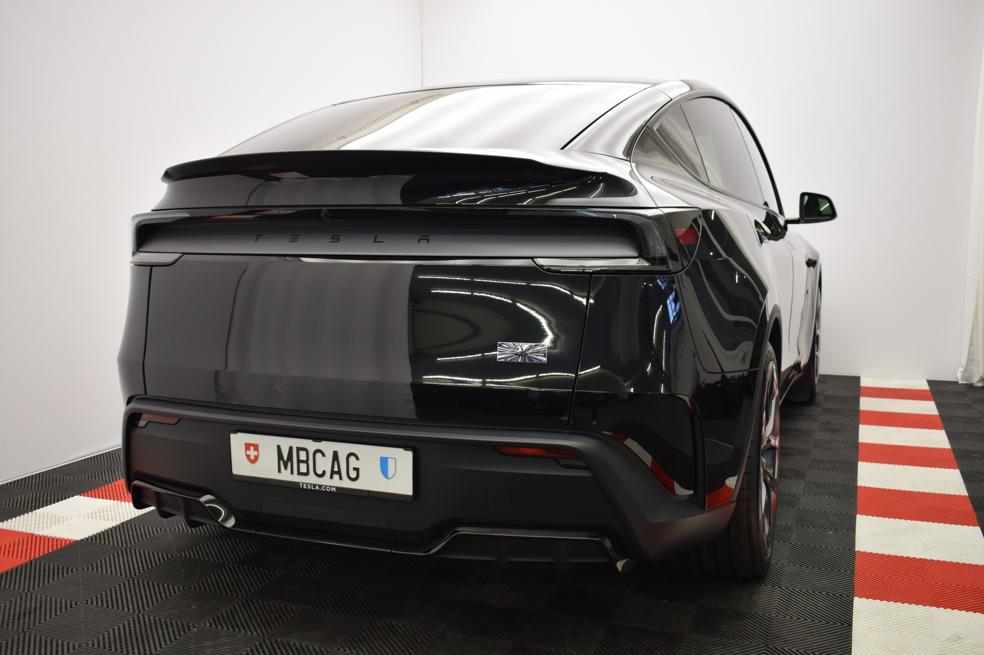 TESLA Model Y Performance AWD 626PS, Neuwagen, CH Typenschein "diamond black"-image-11