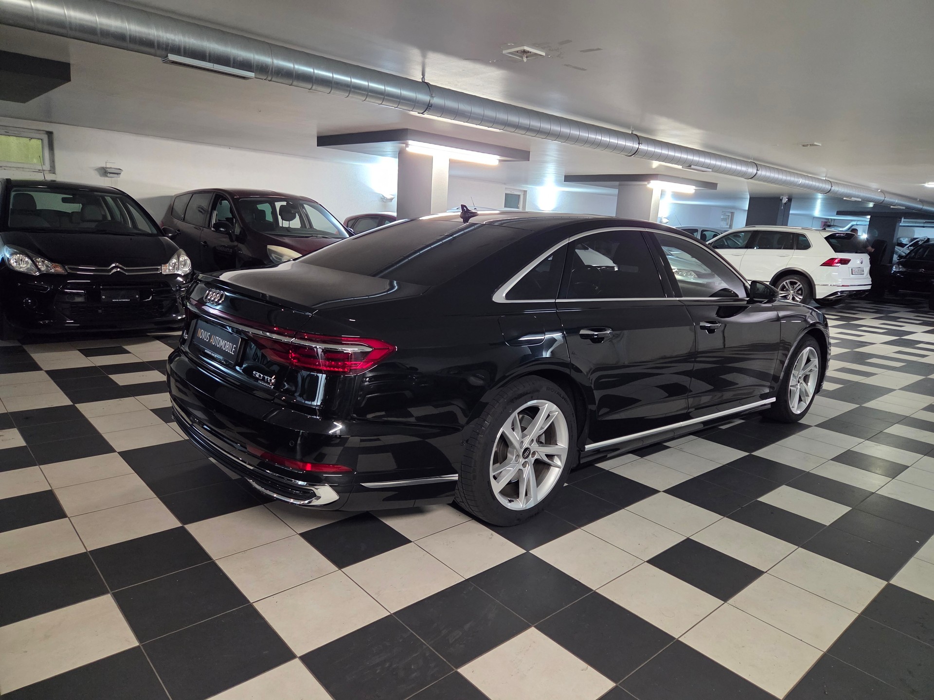 AUDI A8-image-5
