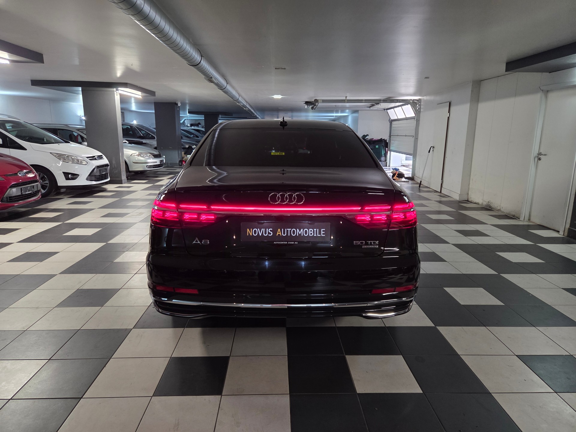 AUDI A8-image-4