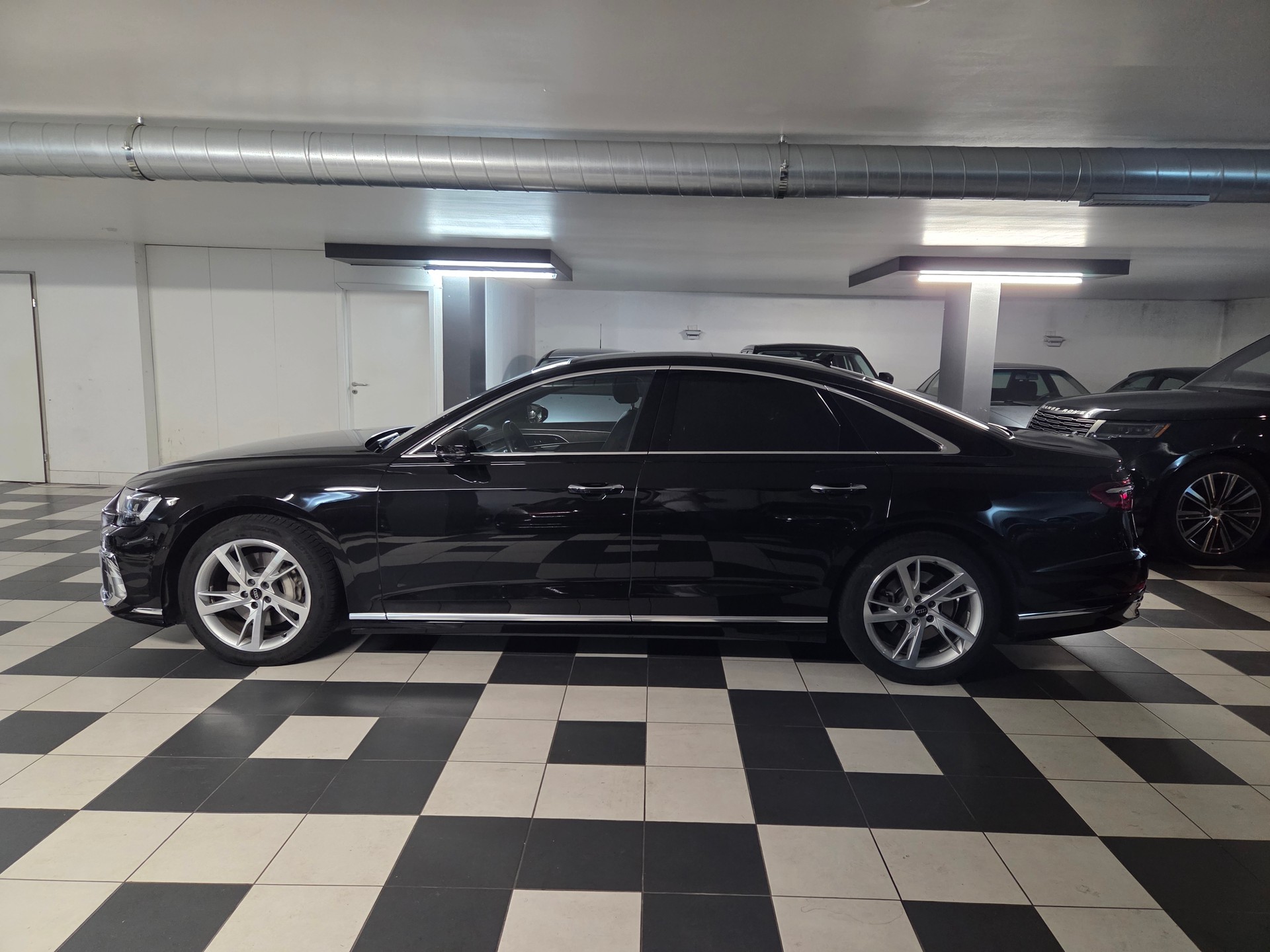 AUDI A8-image-1
