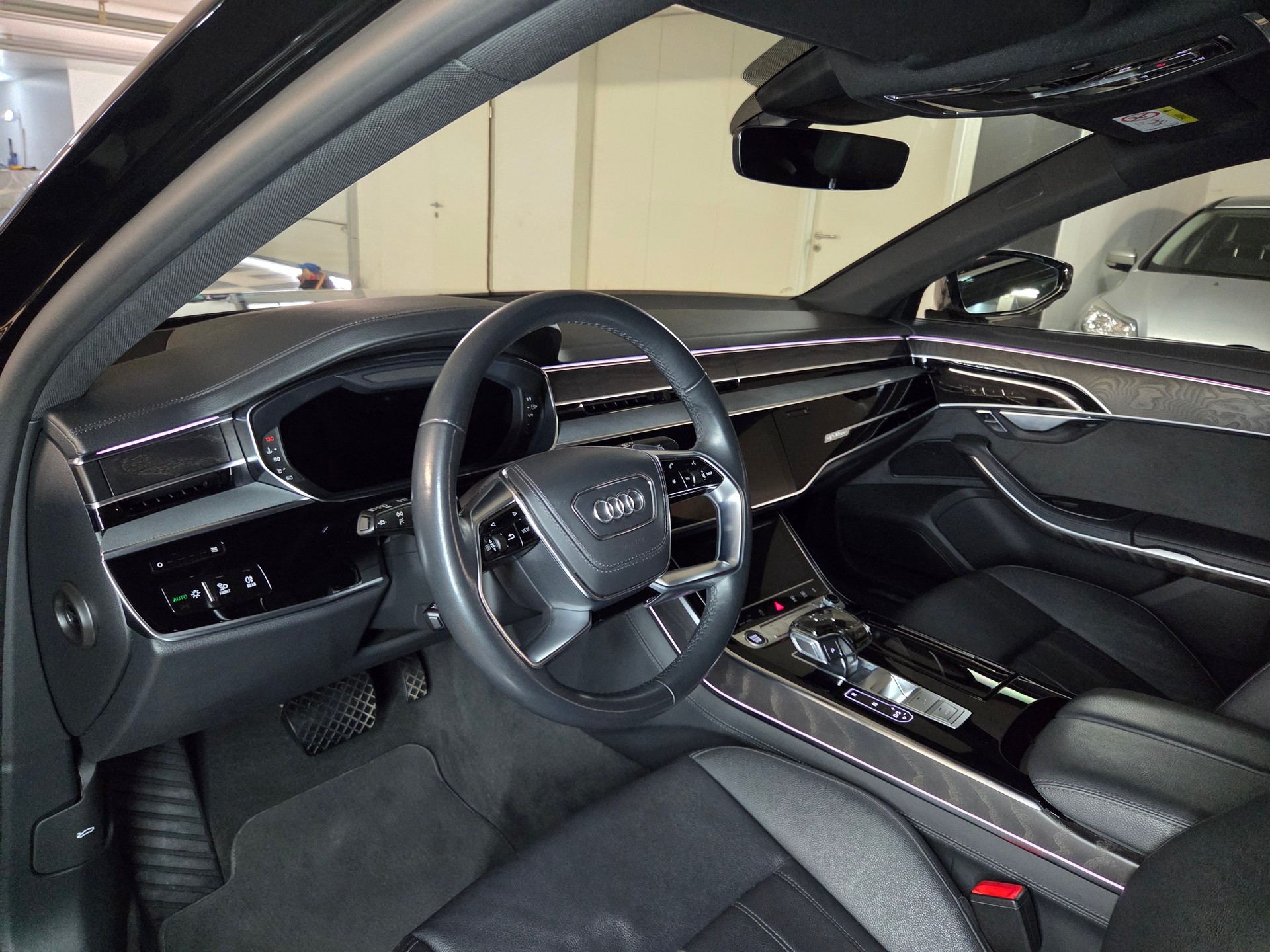 AUDI A8-image-11
