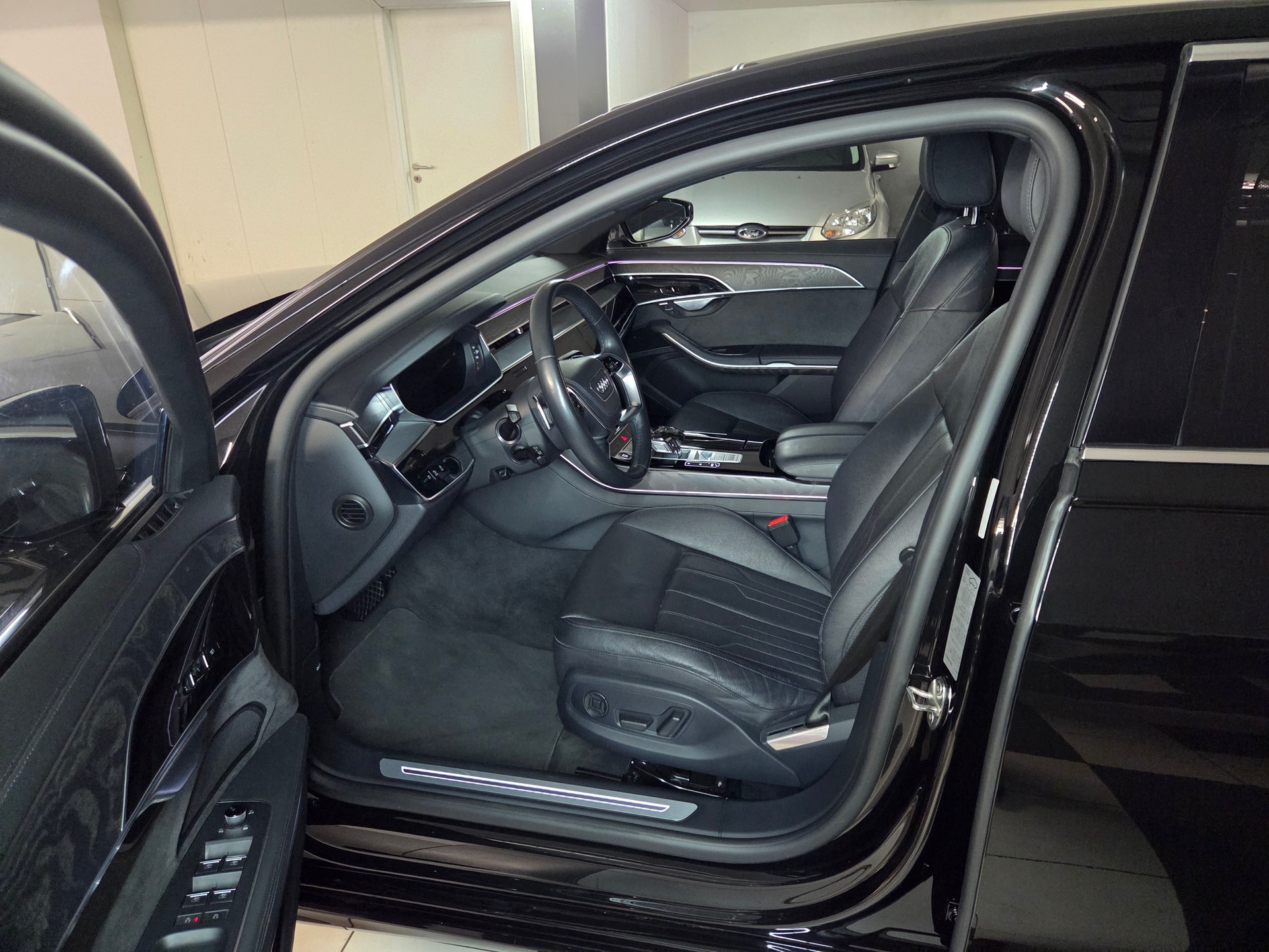 AUDI A8-image-10