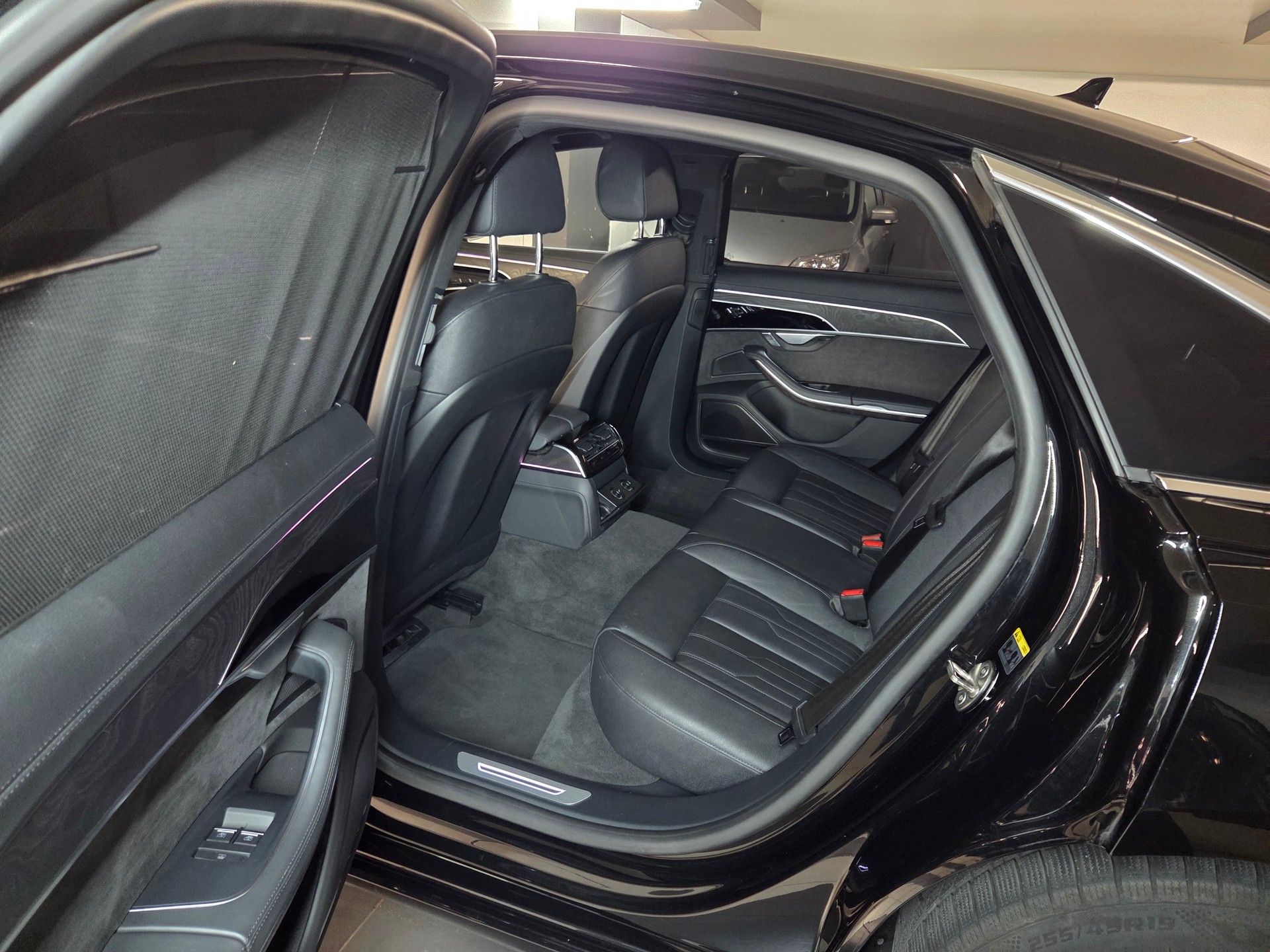AUDI A8-image-12