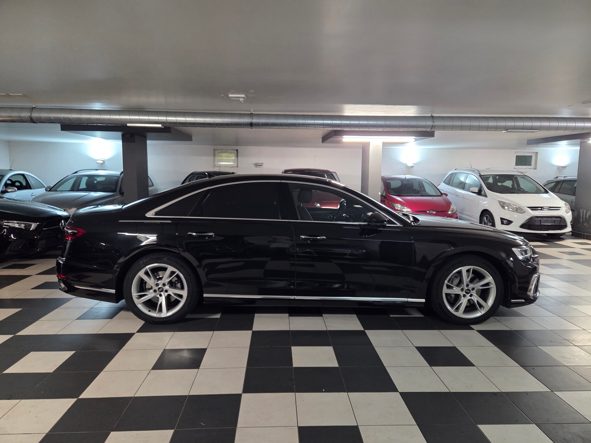 AUDI A8-image-6