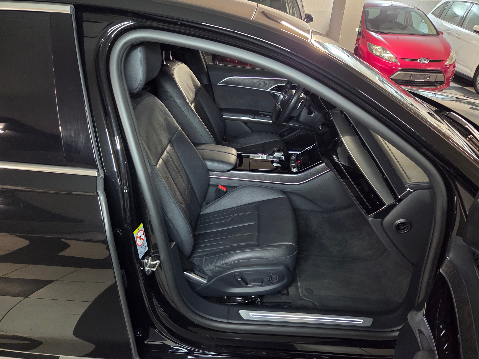 AUDI A8-image-14