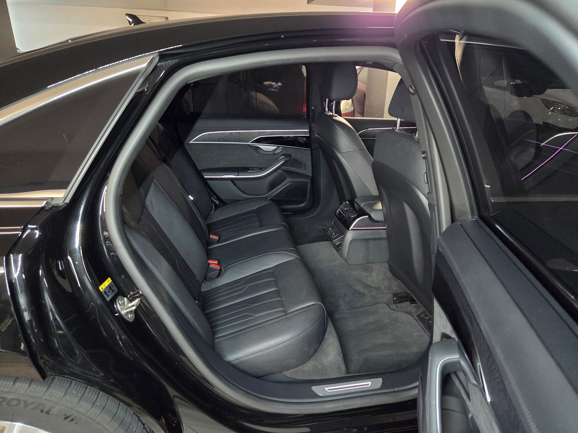 AUDI A8-image-13