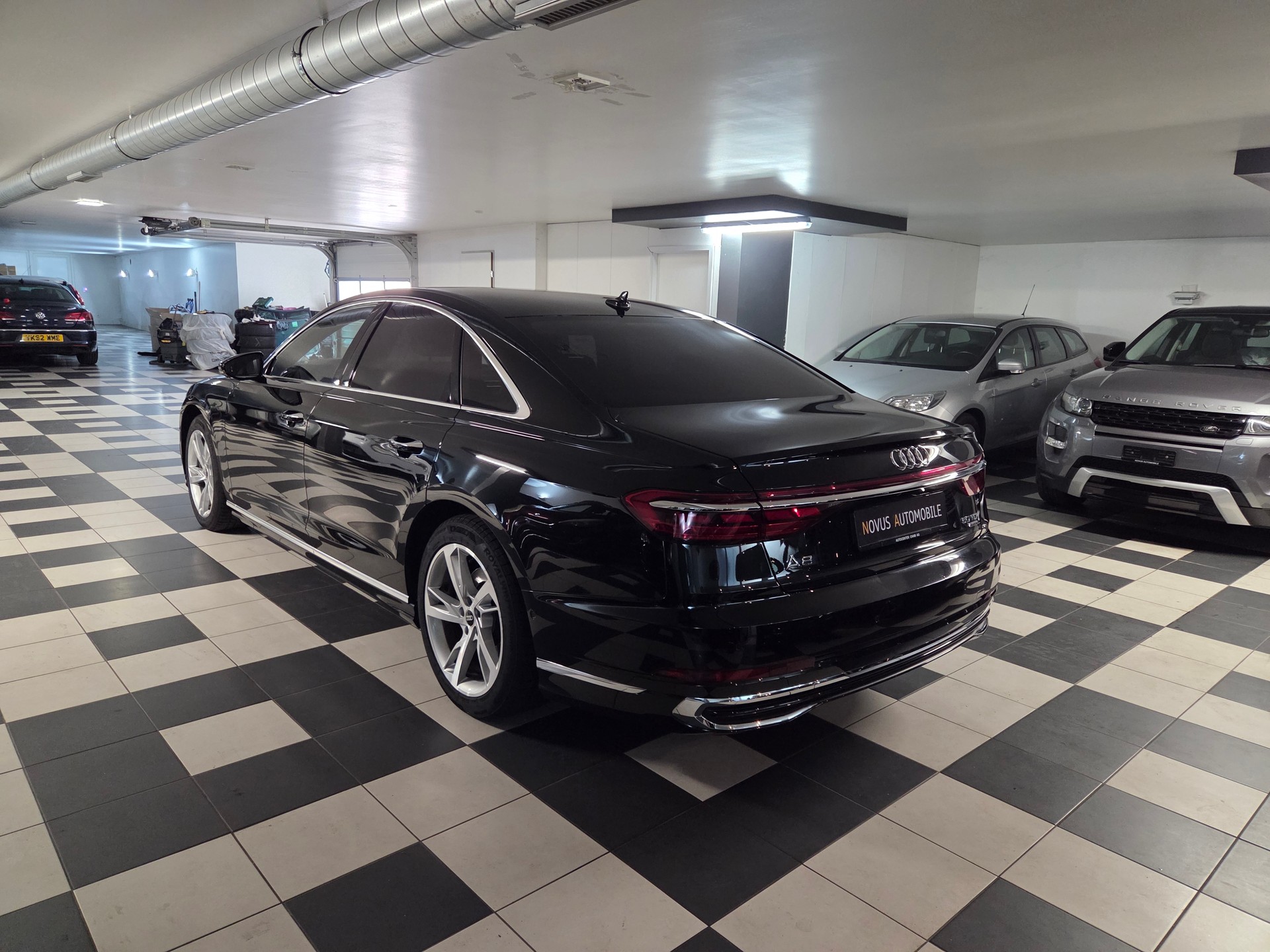 AUDI A8-image-2