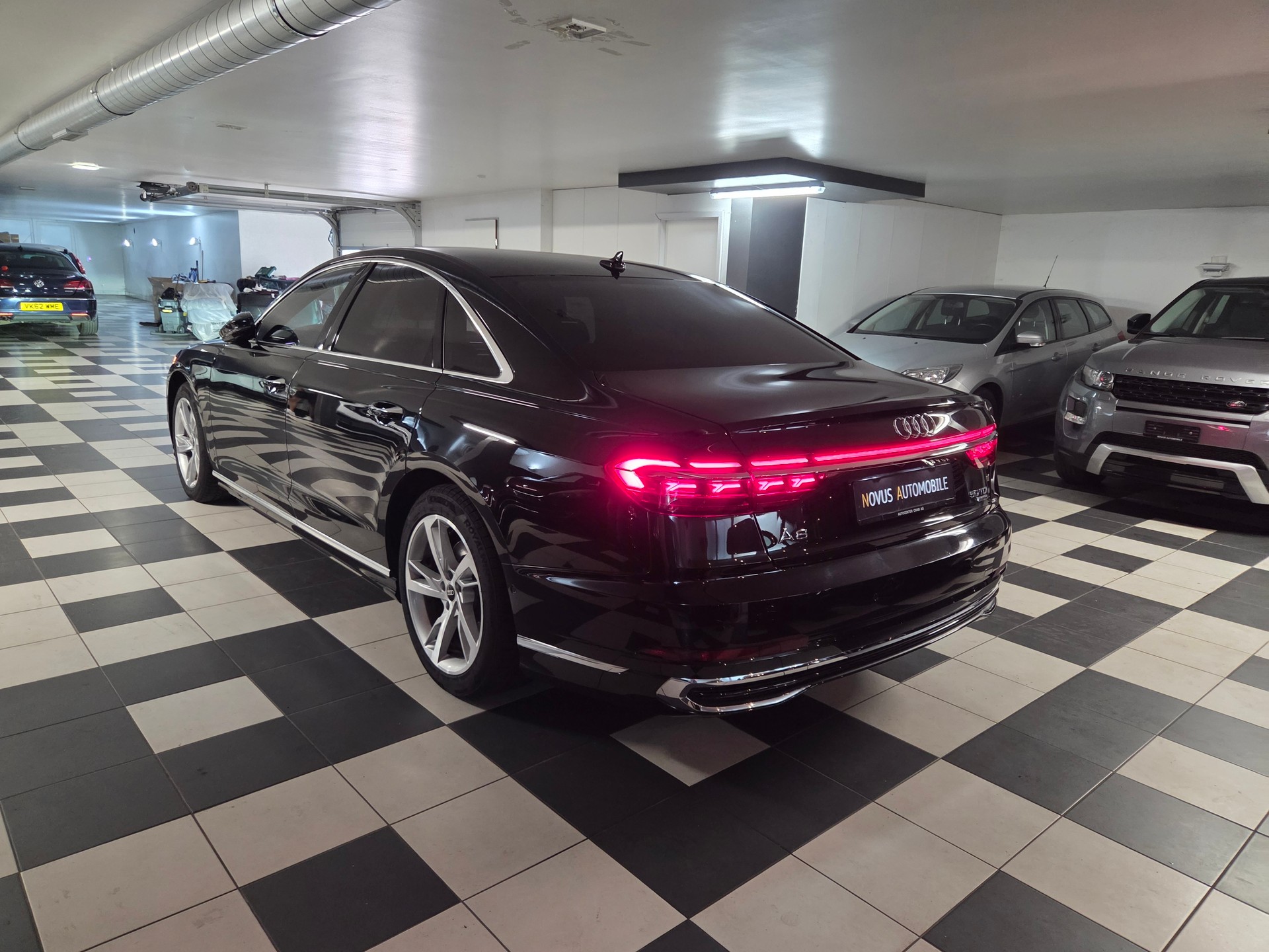 AUDI A8-image-3
