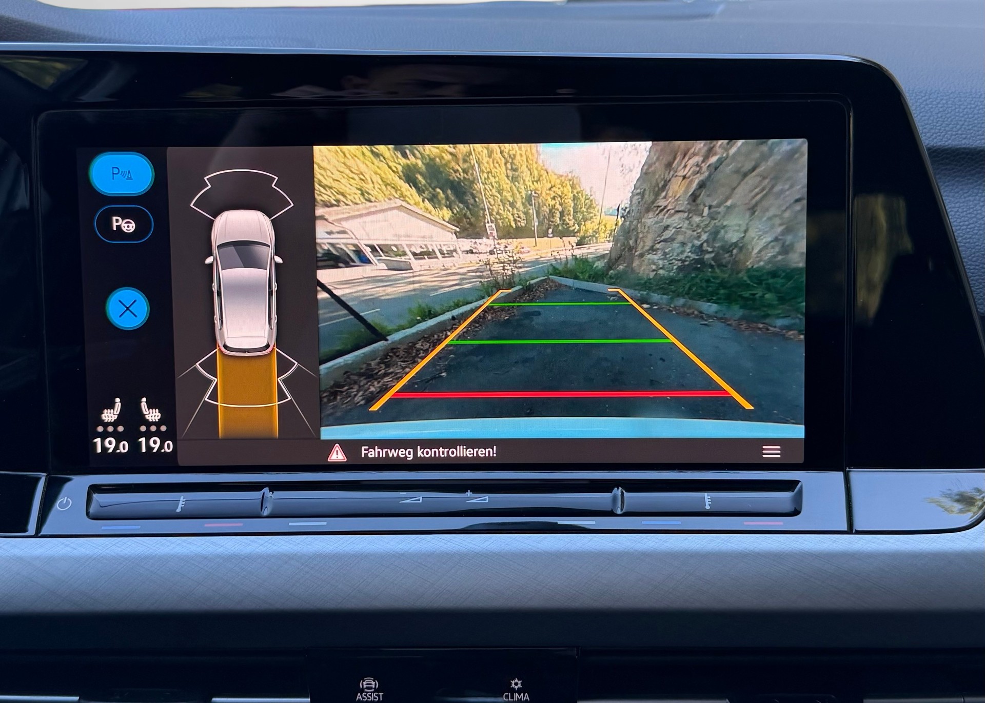VW Golf 2.0 TDI Life Panorama Kamera Head Up Display Standheizung-image-13