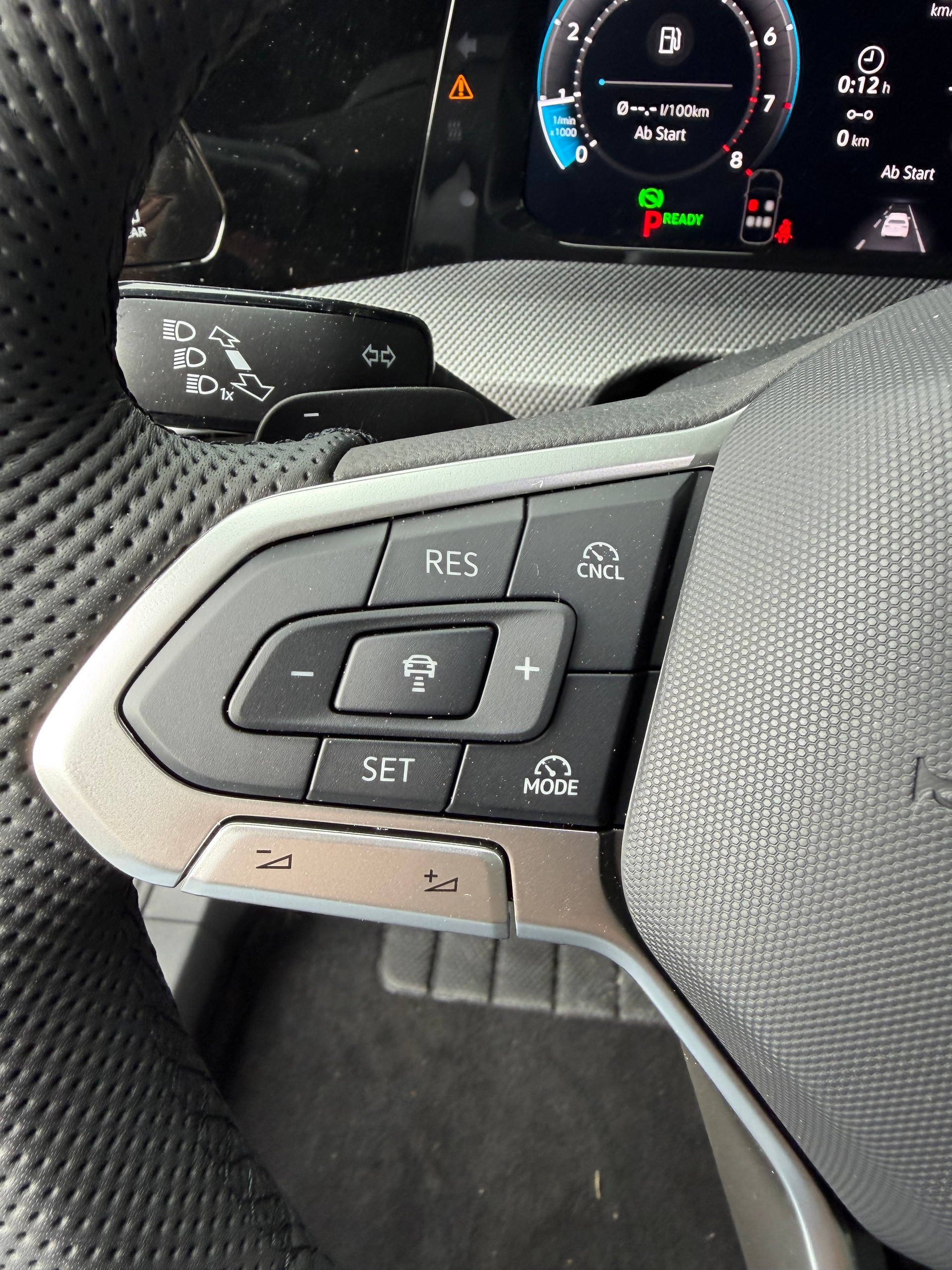VW Golf 1.5 e TSI mHEV R-Line DSG 150 PS Aussen und Innen Paket R Line und mit 33 % Rabatt !-showroom-element-3