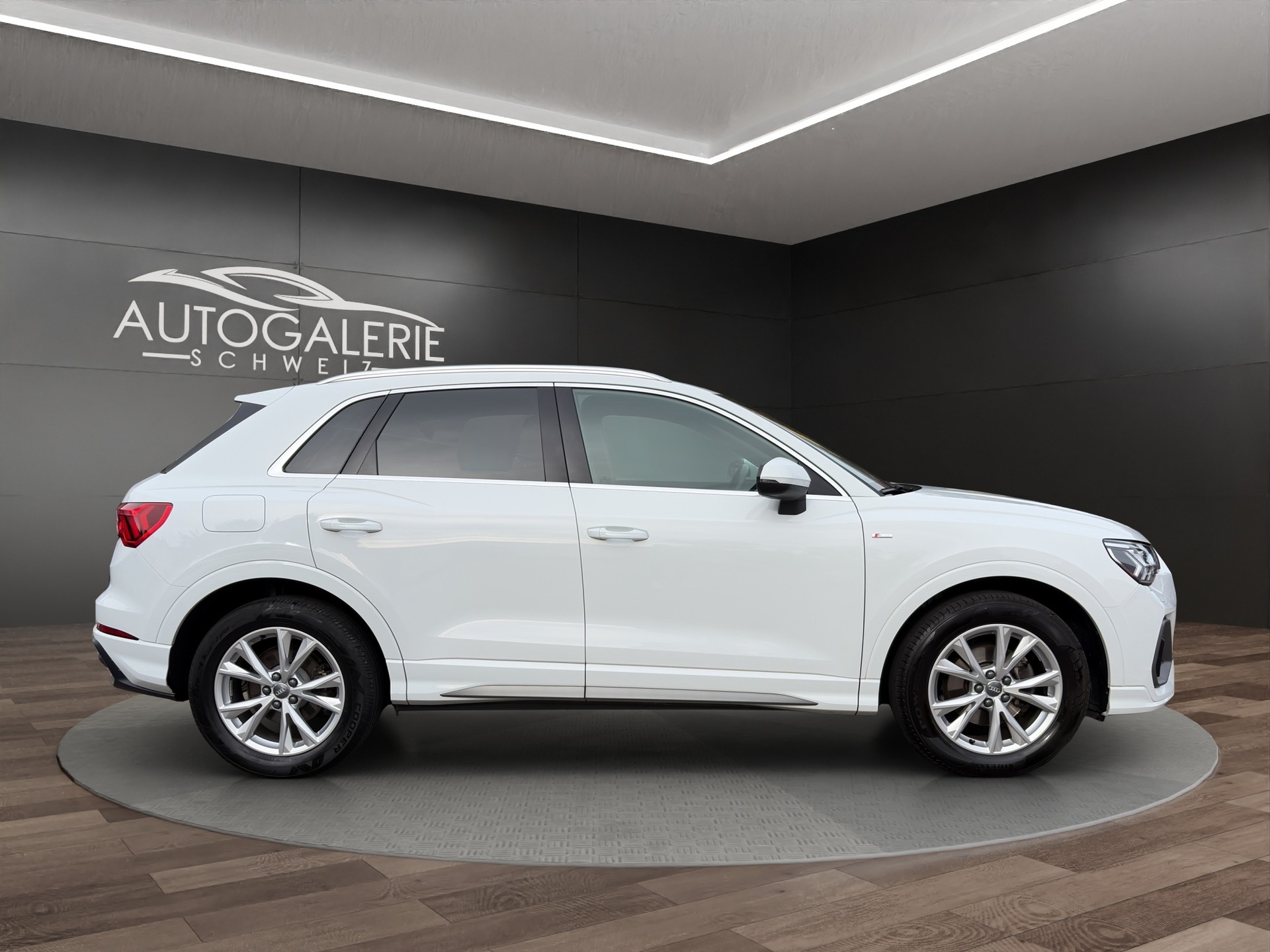 AUDI Q3 35 TFSI S line S-tronic | CH | Assistenzpaket | Matrix LED | S-LINE | Navi Plus & Phone Box | Technikpaket |-image-5