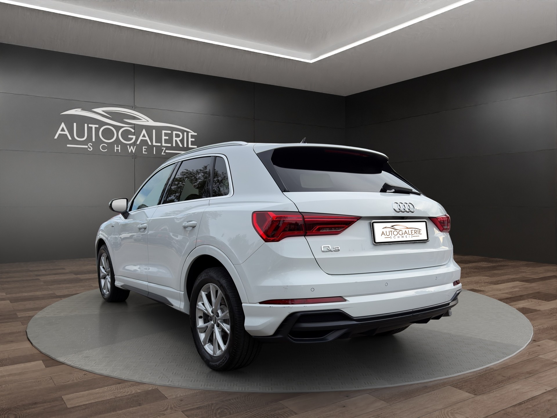 AUDI Q3 35 TFSI S line S-tronic | CH | Assistenzpaket | Matrix LED | S-LINE | Navi Plus & Phone Box | Technikpaket |-image-2
