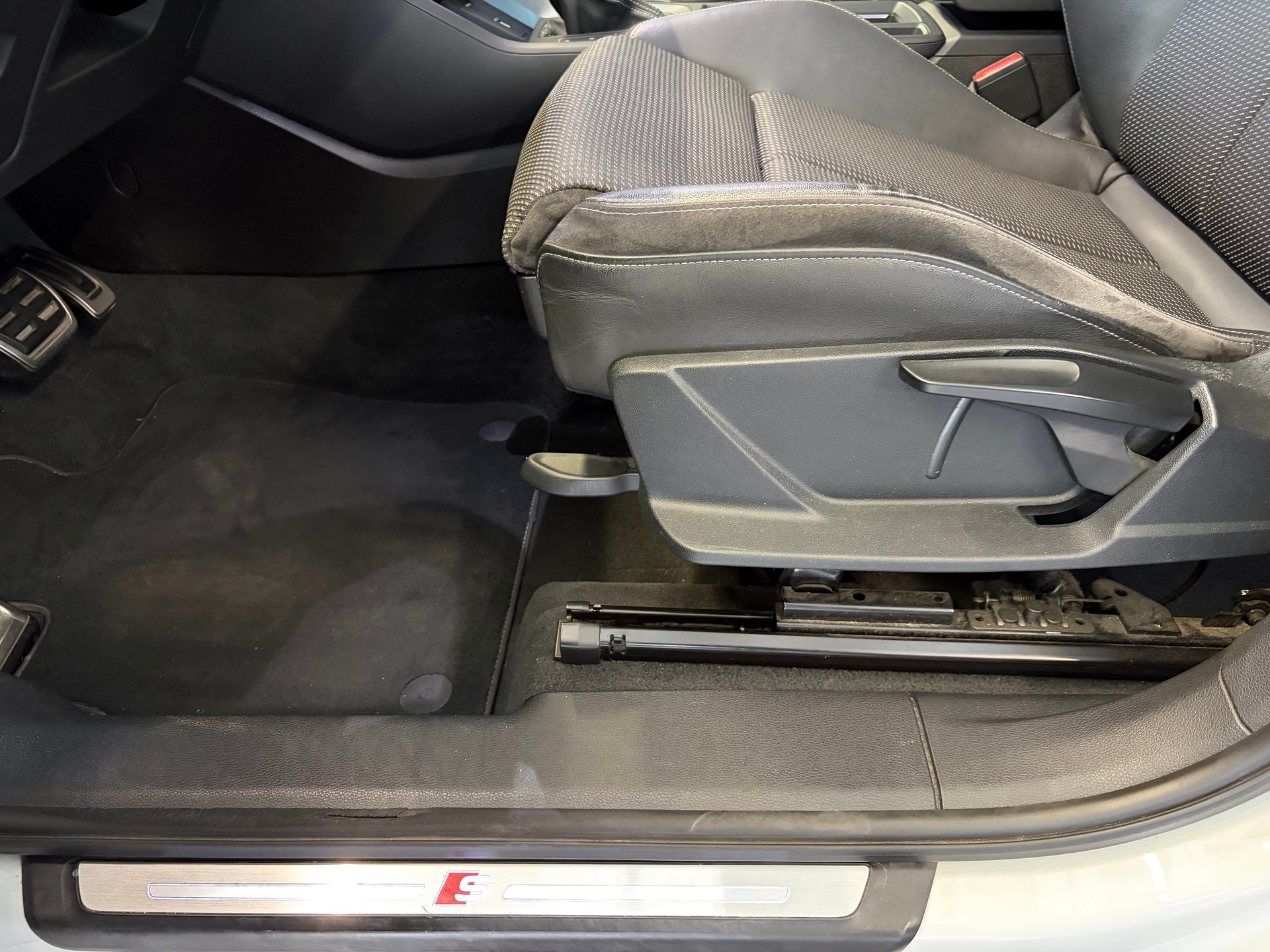 AUDI Q3 35 TFSI S line S-tronic | CH | Assistenzpaket | Matrix LED | S-LINE | Navi Plus & Phone Box | Technikpaket |-image-20