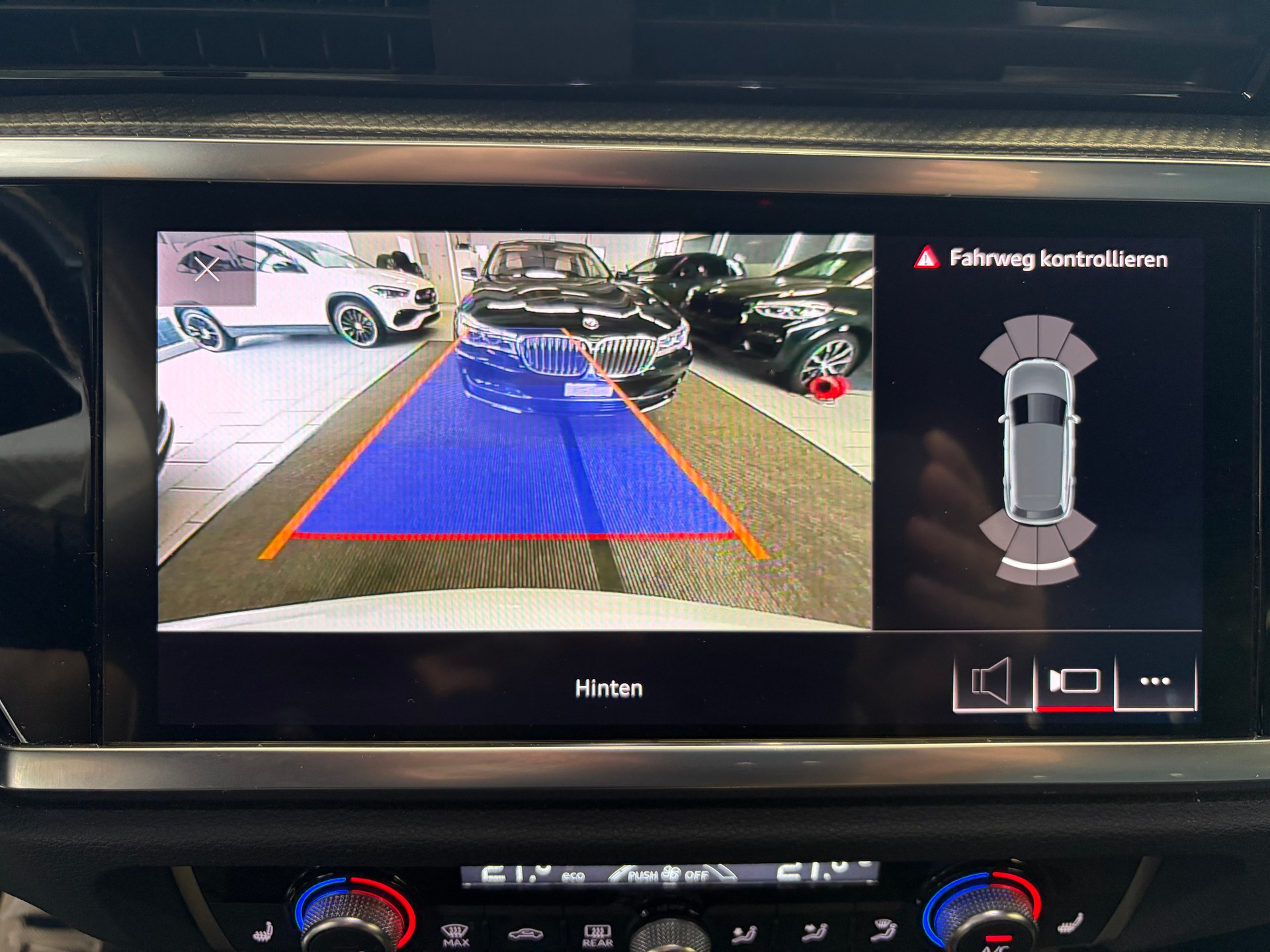AUDI Q3 35 TFSI S line S-tronic | CH | Assistenzpaket | Matrix LED | S-LINE | Navi Plus & Phone Box | Technikpaket |-image-16