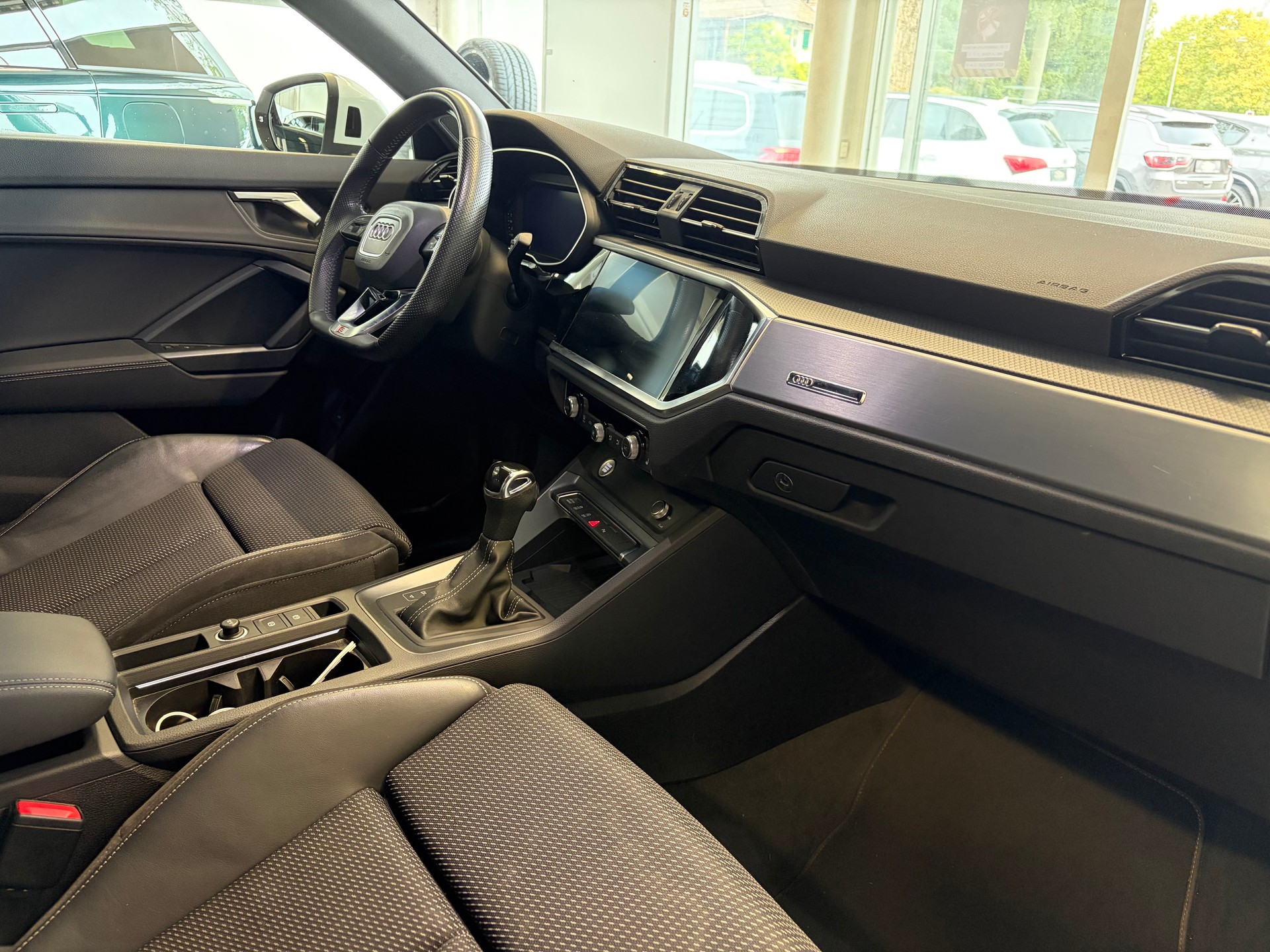 AUDI Q3 35 TFSI S line S-tronic | CH | Assistenzpaket | Matrix LED | S-LINE | Navi Plus & Phone Box | Technikpaket |-image-29