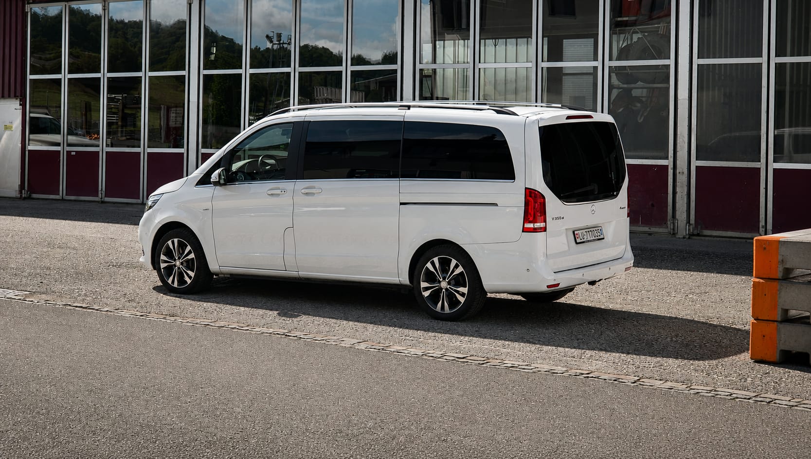 MERCEDES-BENZ V 250 d Avantgarde lang 4Matic 7G-Tronic-image-2
