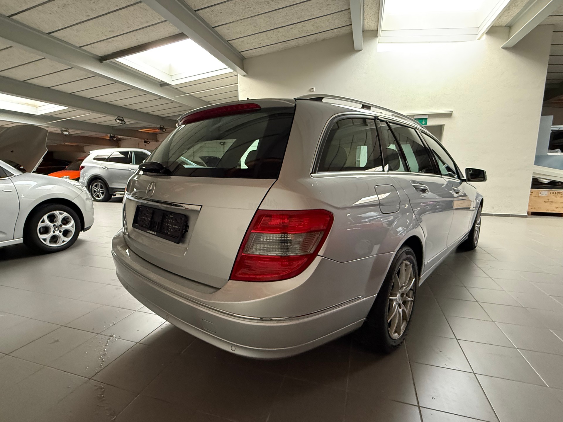 MERCEDES-BENZ C 180 CGI BlueEfficiency Avantgarde Automatic-image-10
