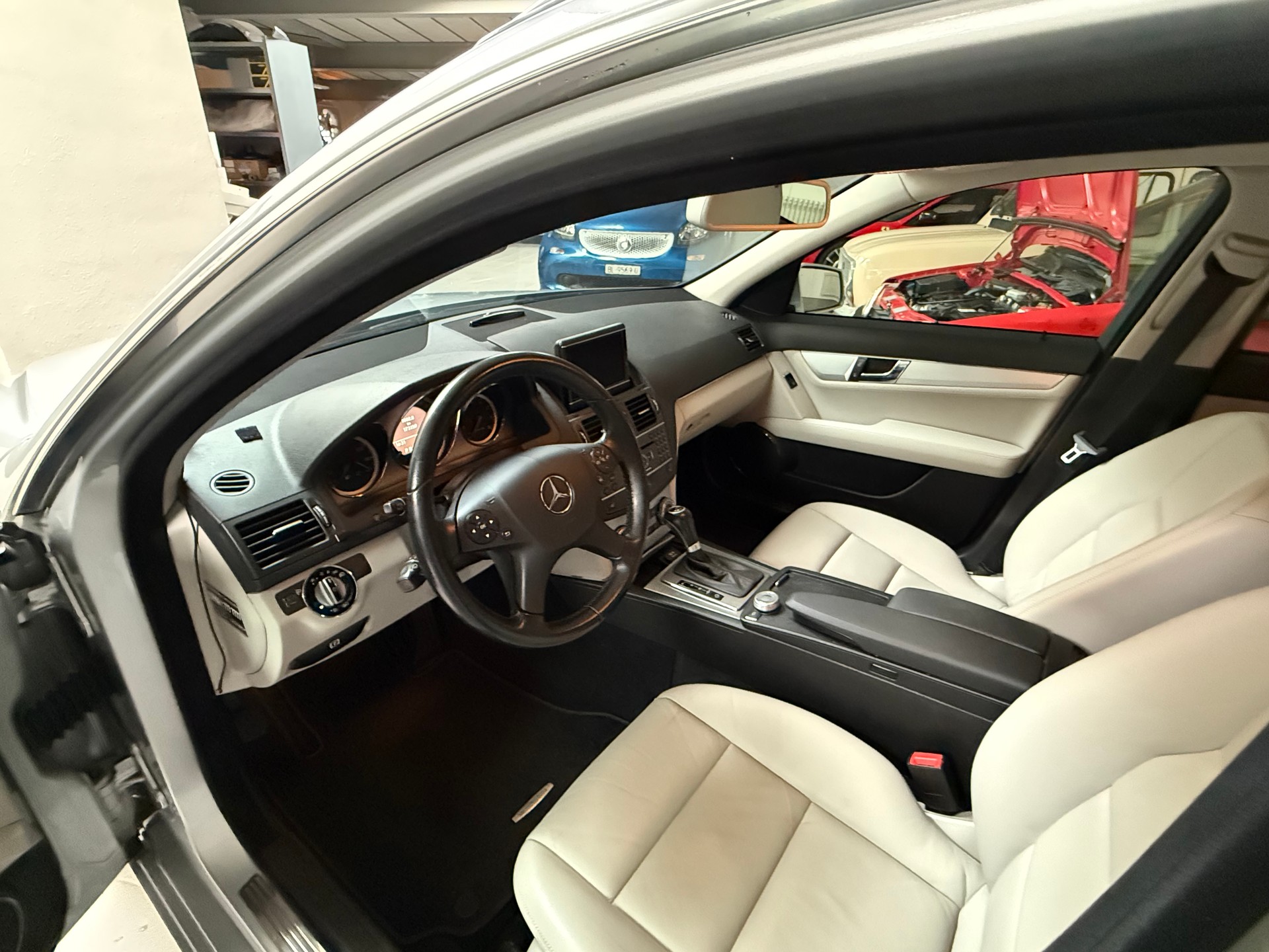MERCEDES-BENZ C 180 CGI BlueEfficiency Avantgarde Automatic-image-16