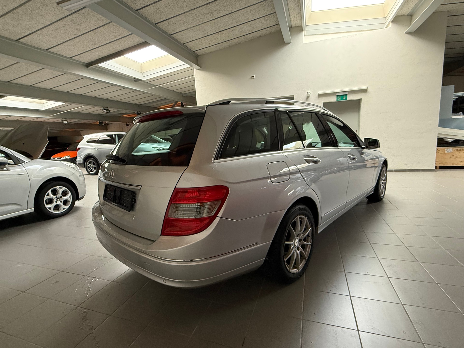 MERCEDES-BENZ C 180 CGI BlueEfficiency Avantgarde Automatic-image-12
