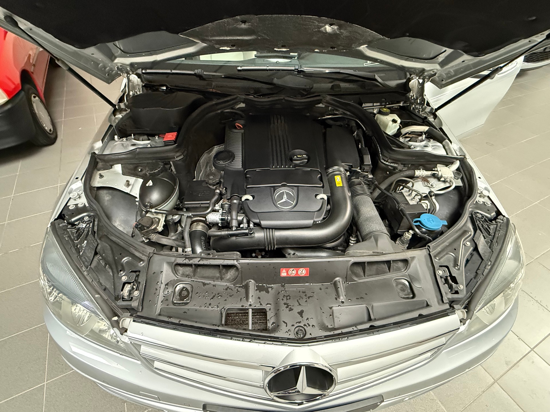 MERCEDES-BENZ C 180 CGI BlueEfficiency Avantgarde Automatic-image-22