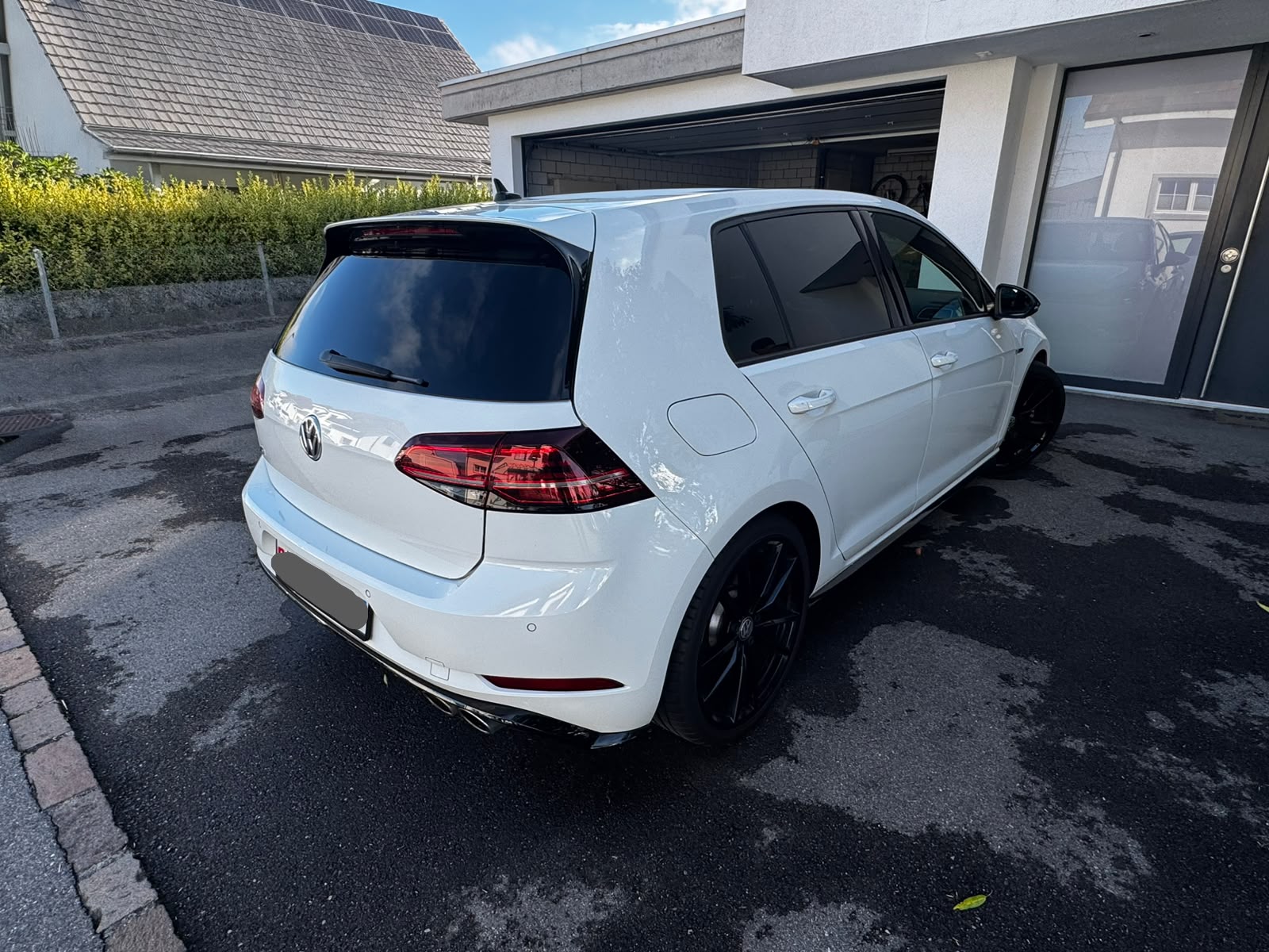 VW 2.0 TSI R DSG 4motion-image-2