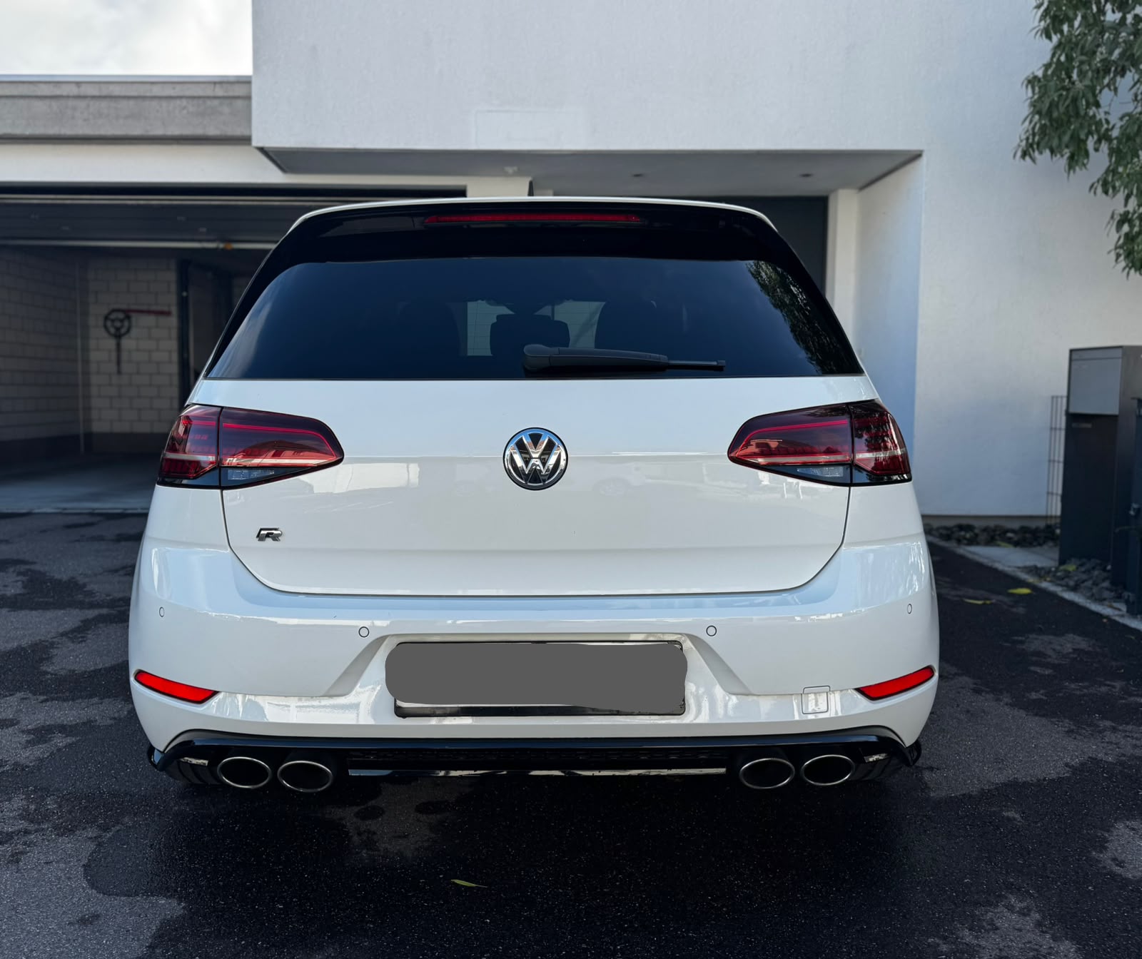 VW 2.0 TSI R DSG 4motion-image-3