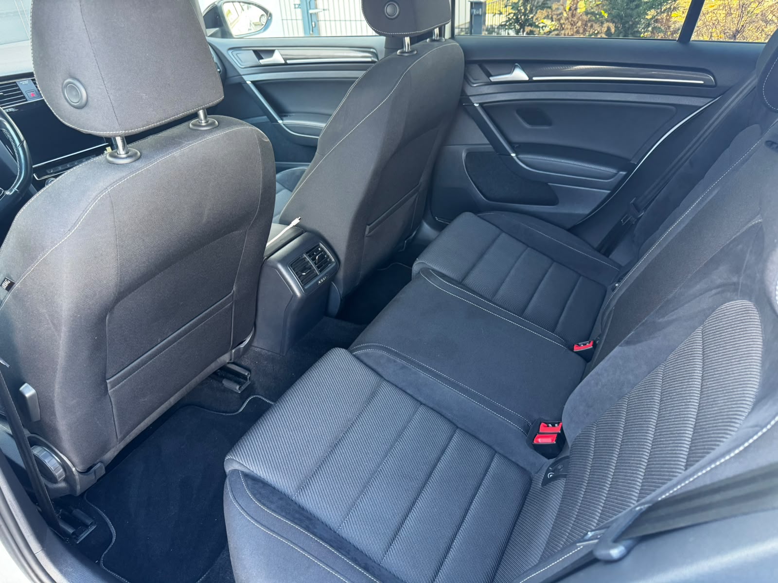 VW 2.0 TSI R DSG 4motion-image-5