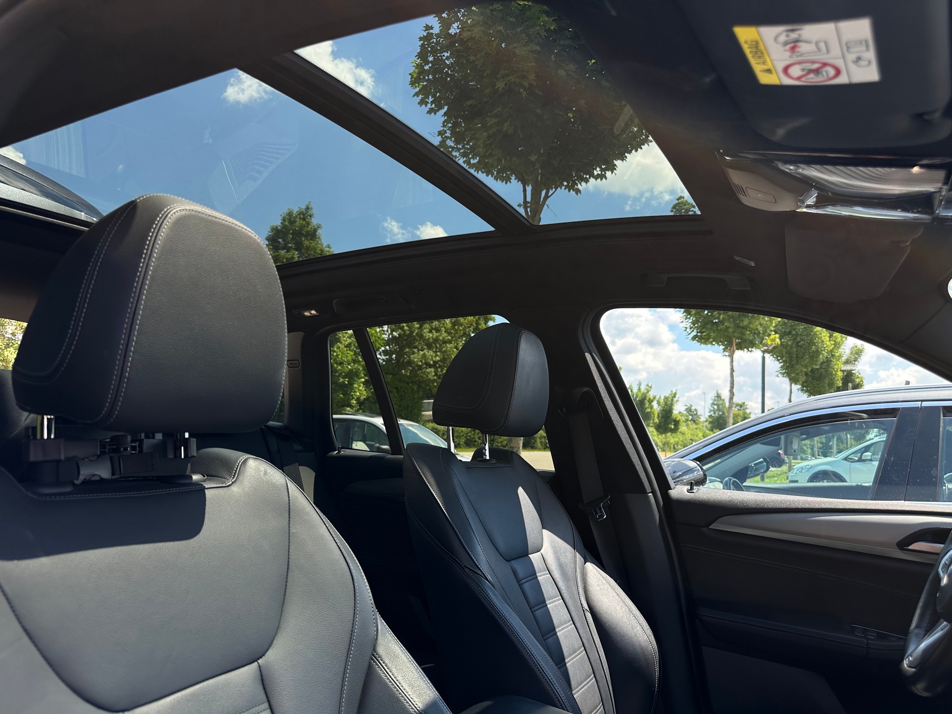 BMW 30i xDrive-image-3