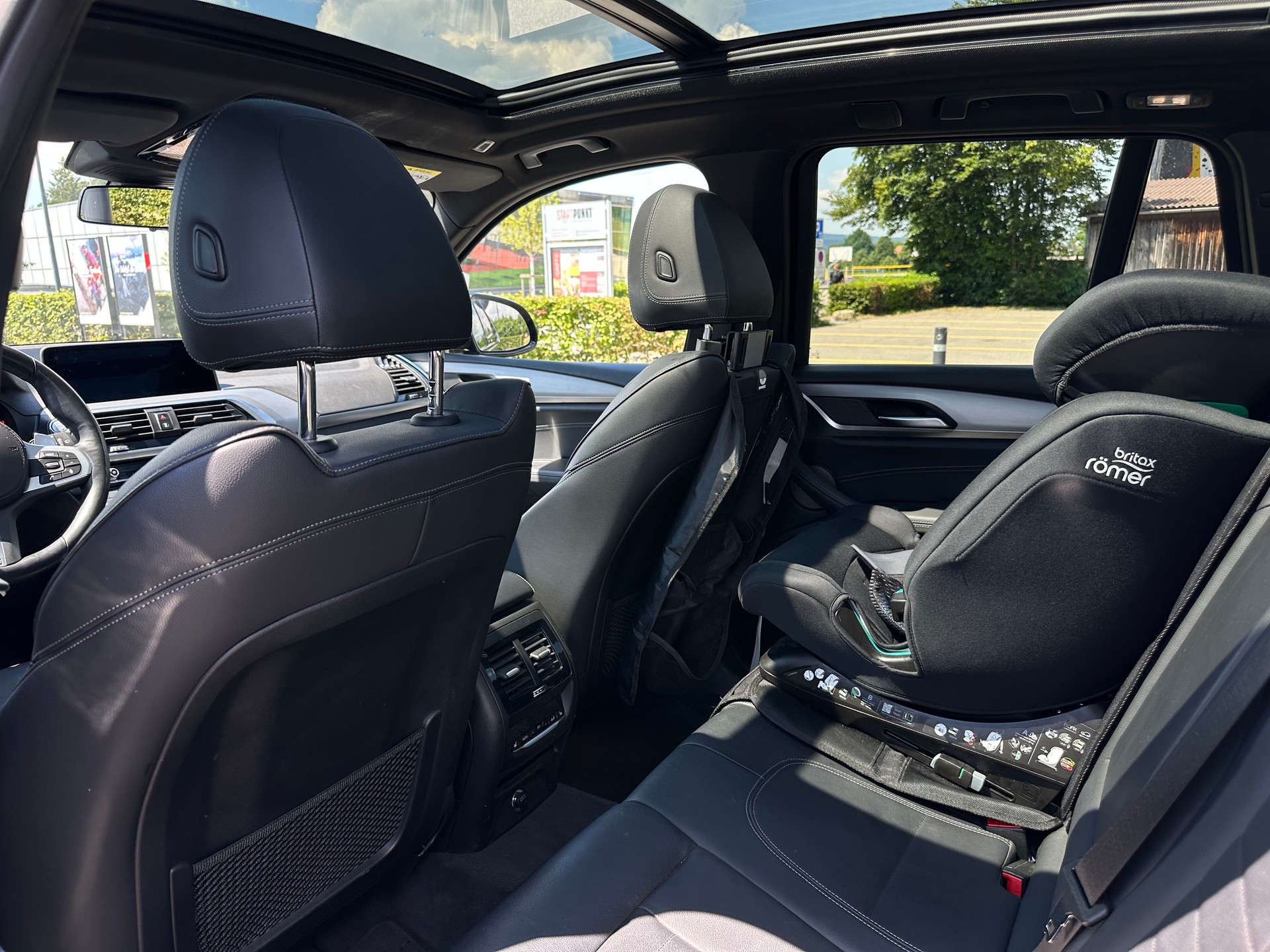 BMW 30i xDrive-image-5