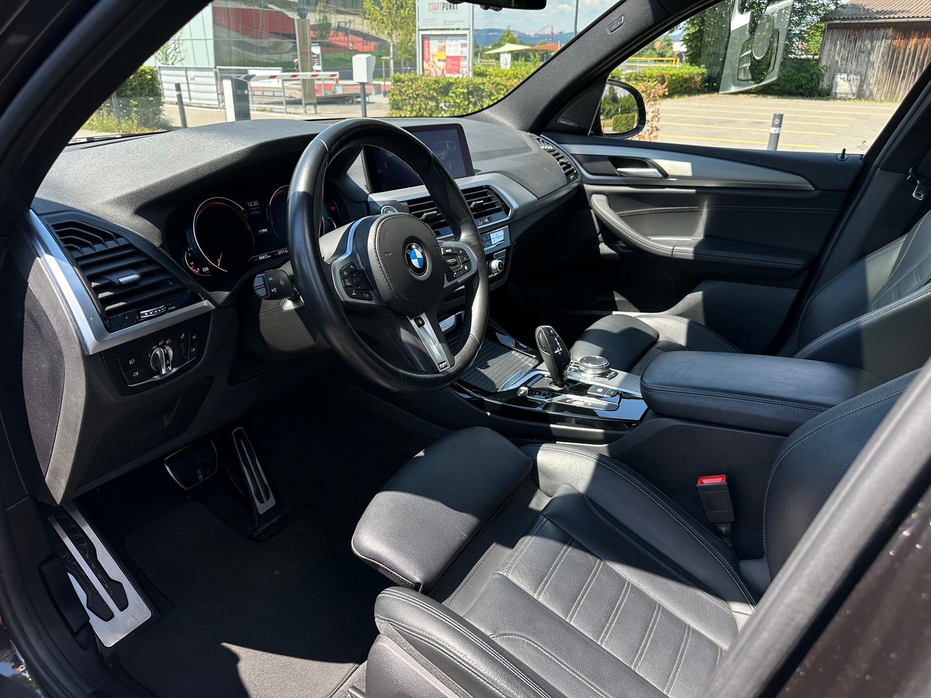 BMW 30i xDrive-image-4