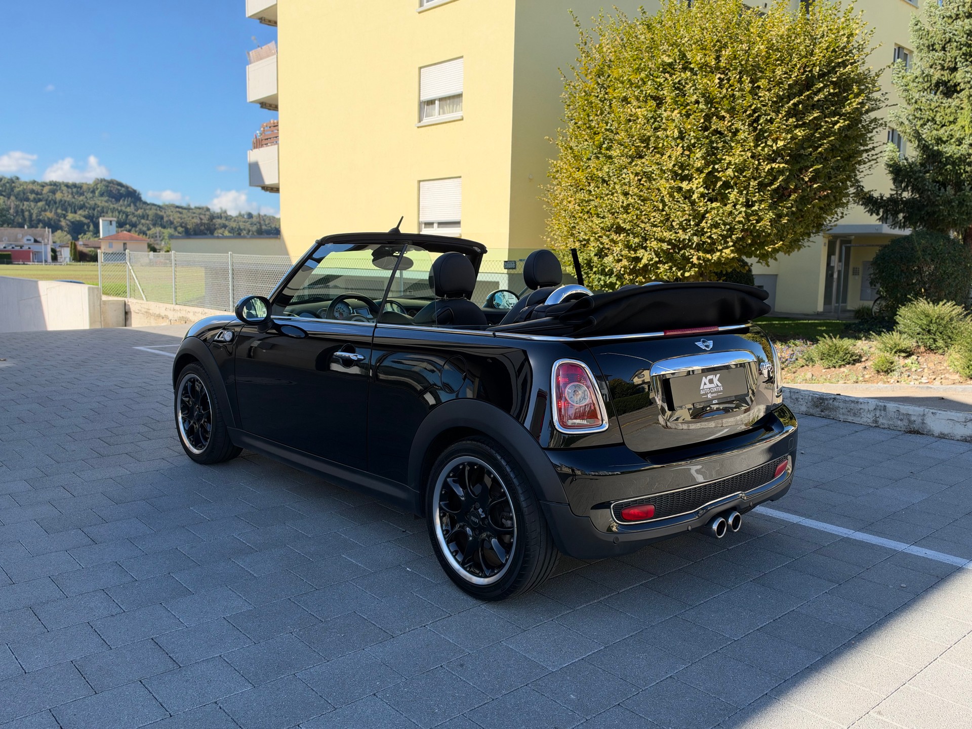 MINI Cooper S Cabriolet Steptronic-image-2