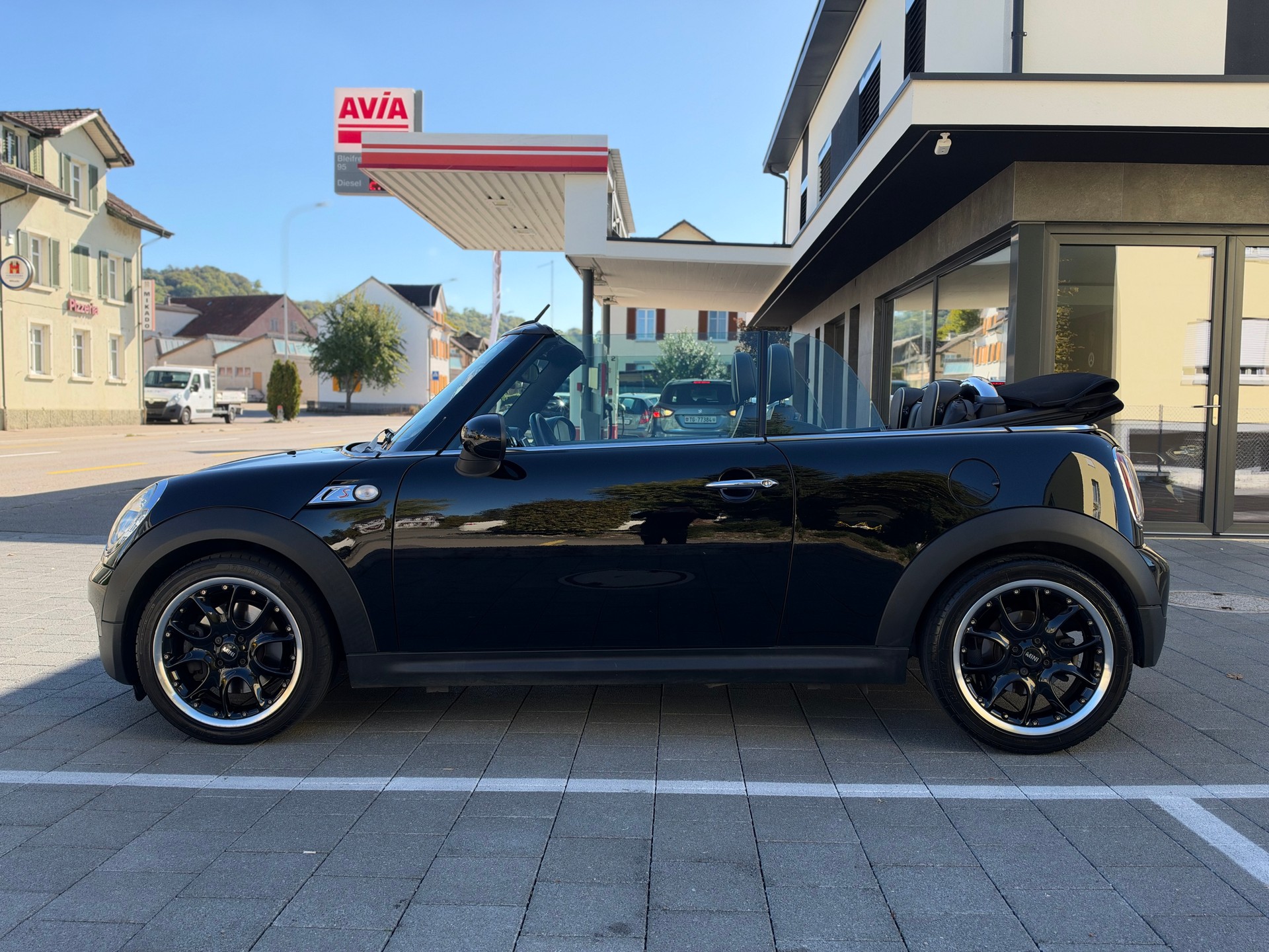 MINI Cooper S Cabriolet Steptronic-image-1