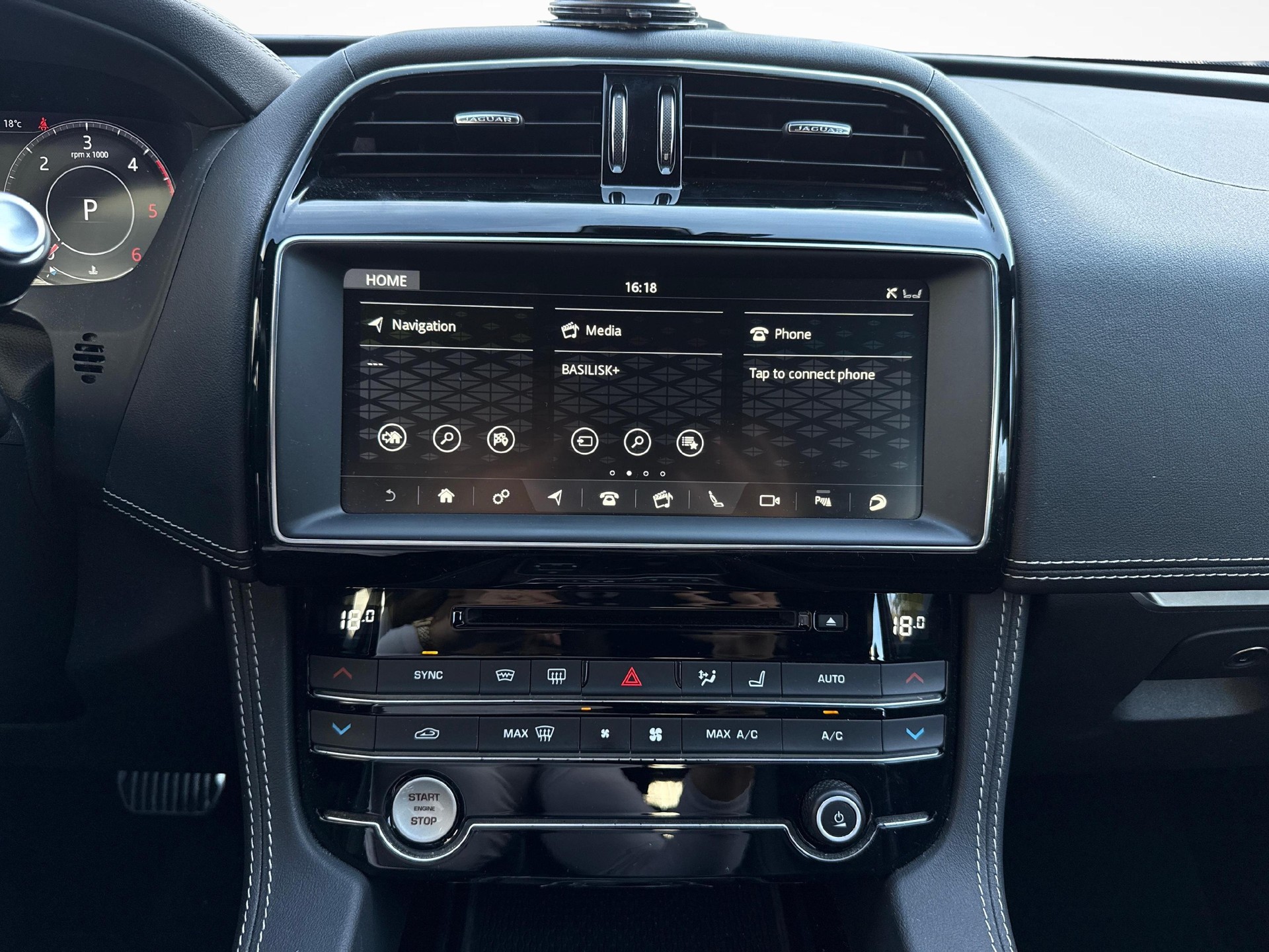 JAGUAR F-Pace 2.0 D 180 R-Sport AWD-image-15