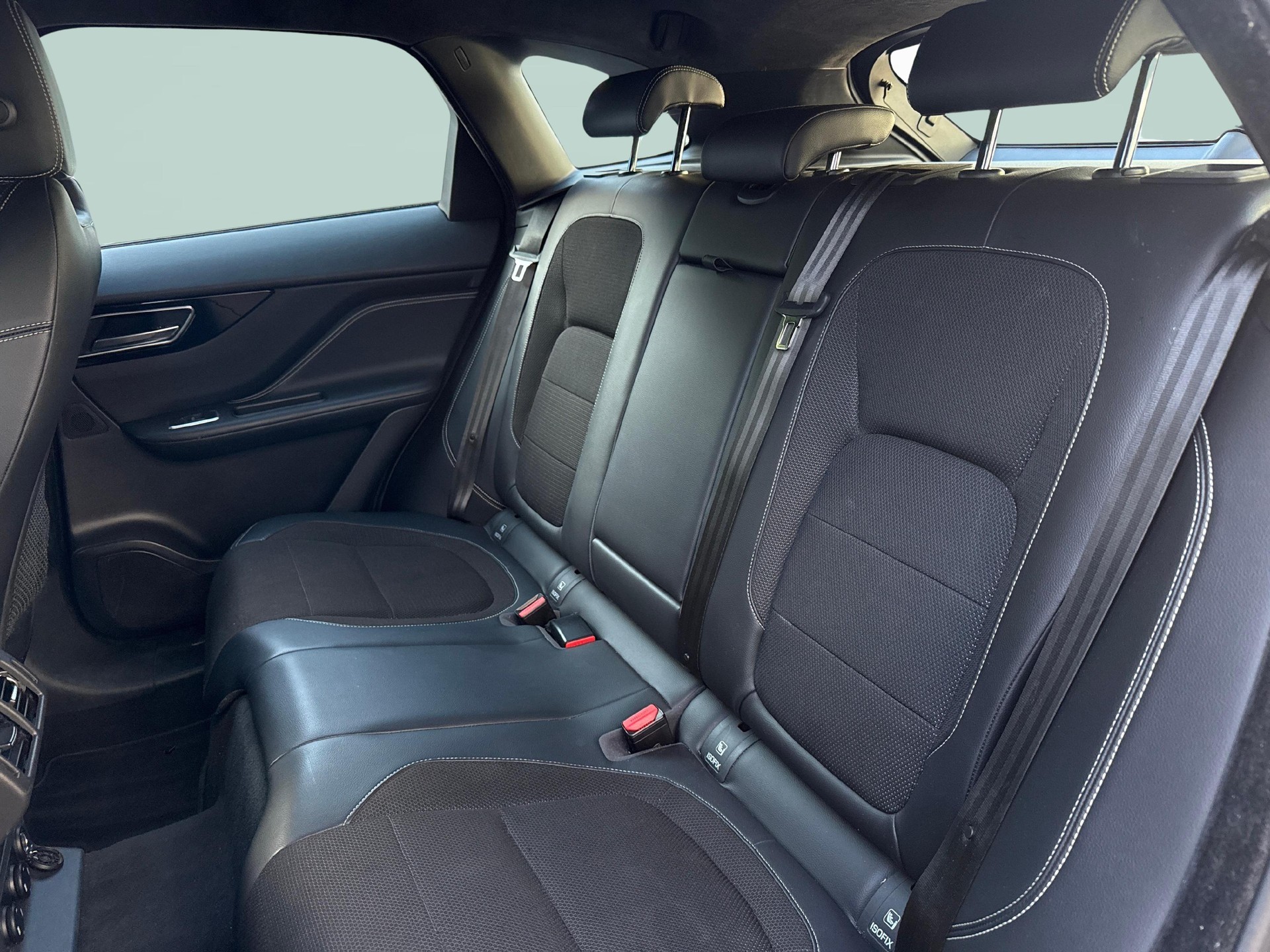 JAGUAR F-Pace 2.0 D 180 R-Sport AWD-image-10