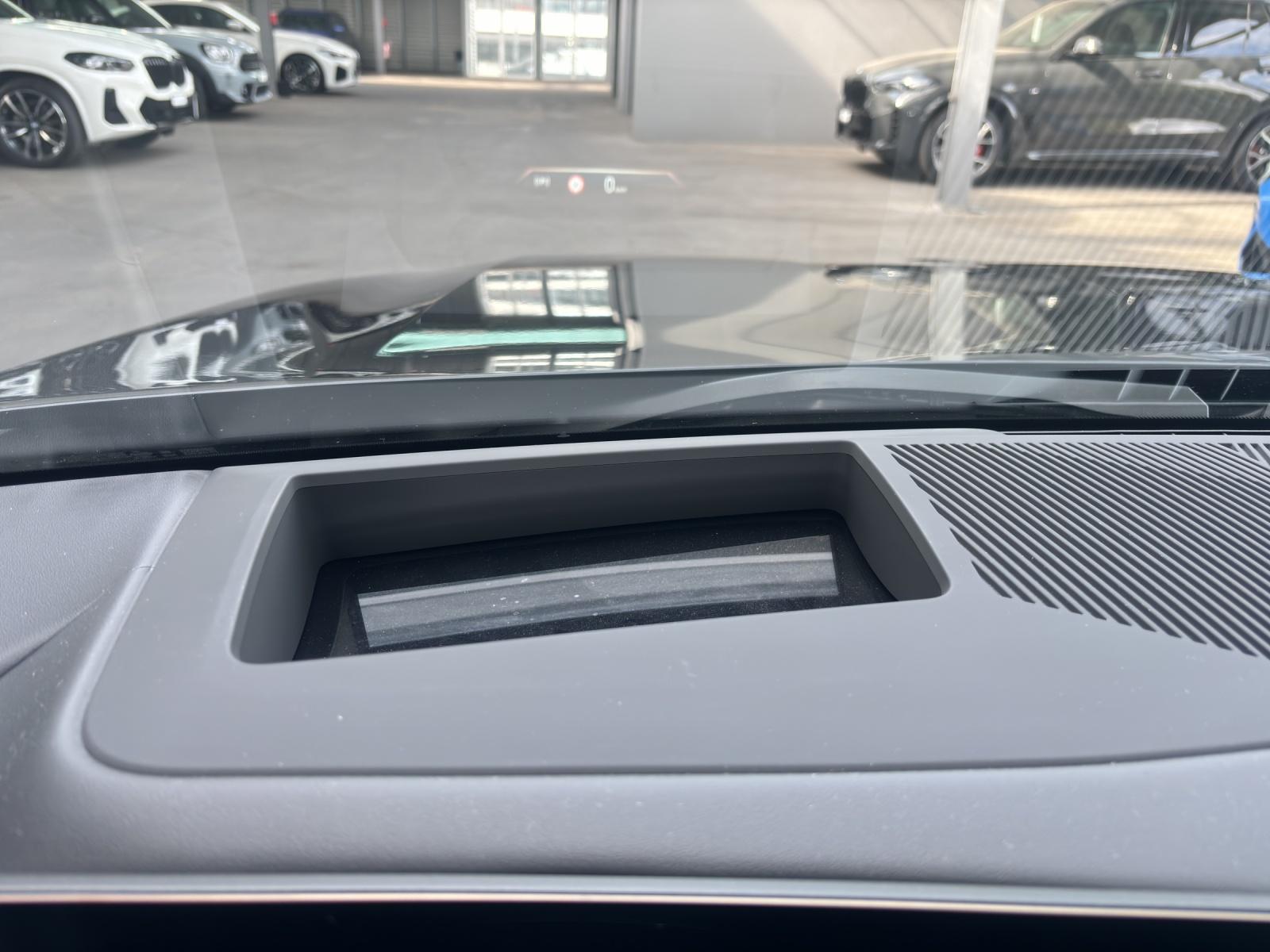 BMW 5er Reihe G60 520d xDrive-image-10