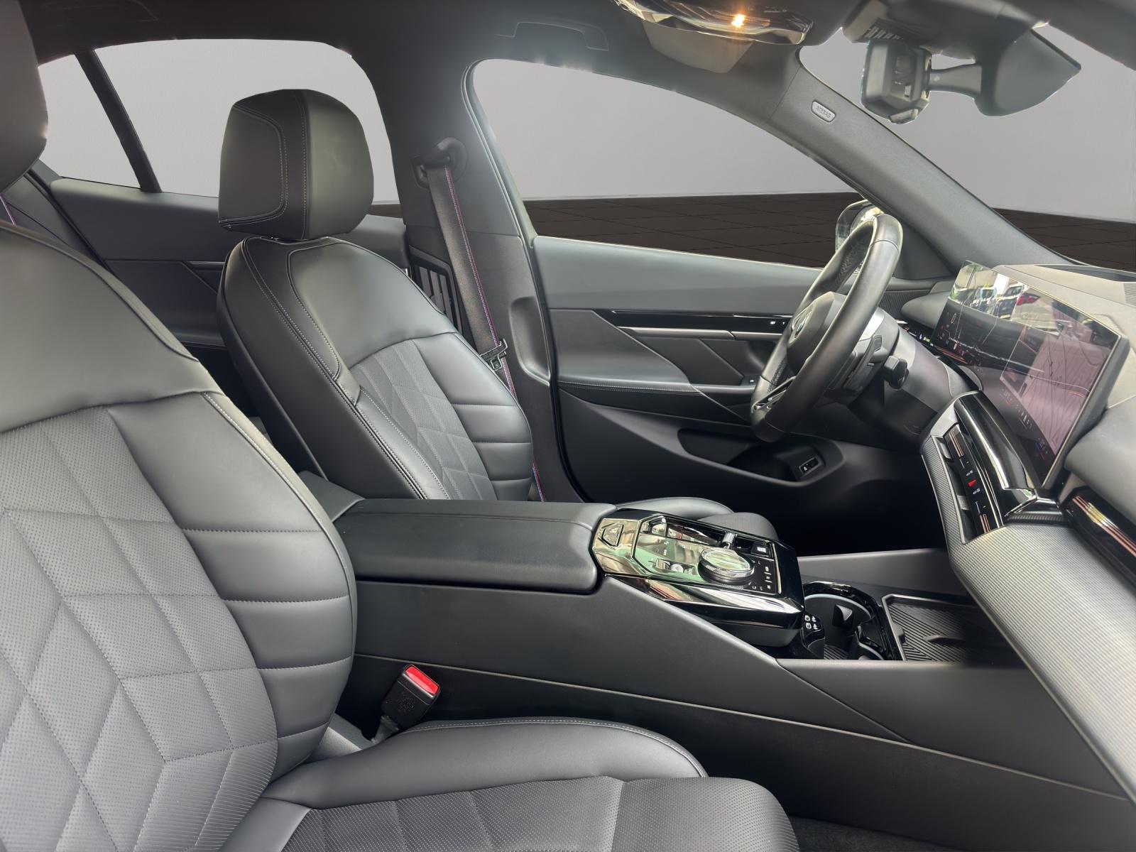 BMW 5er Reihe G60 520d xDrive-image-16