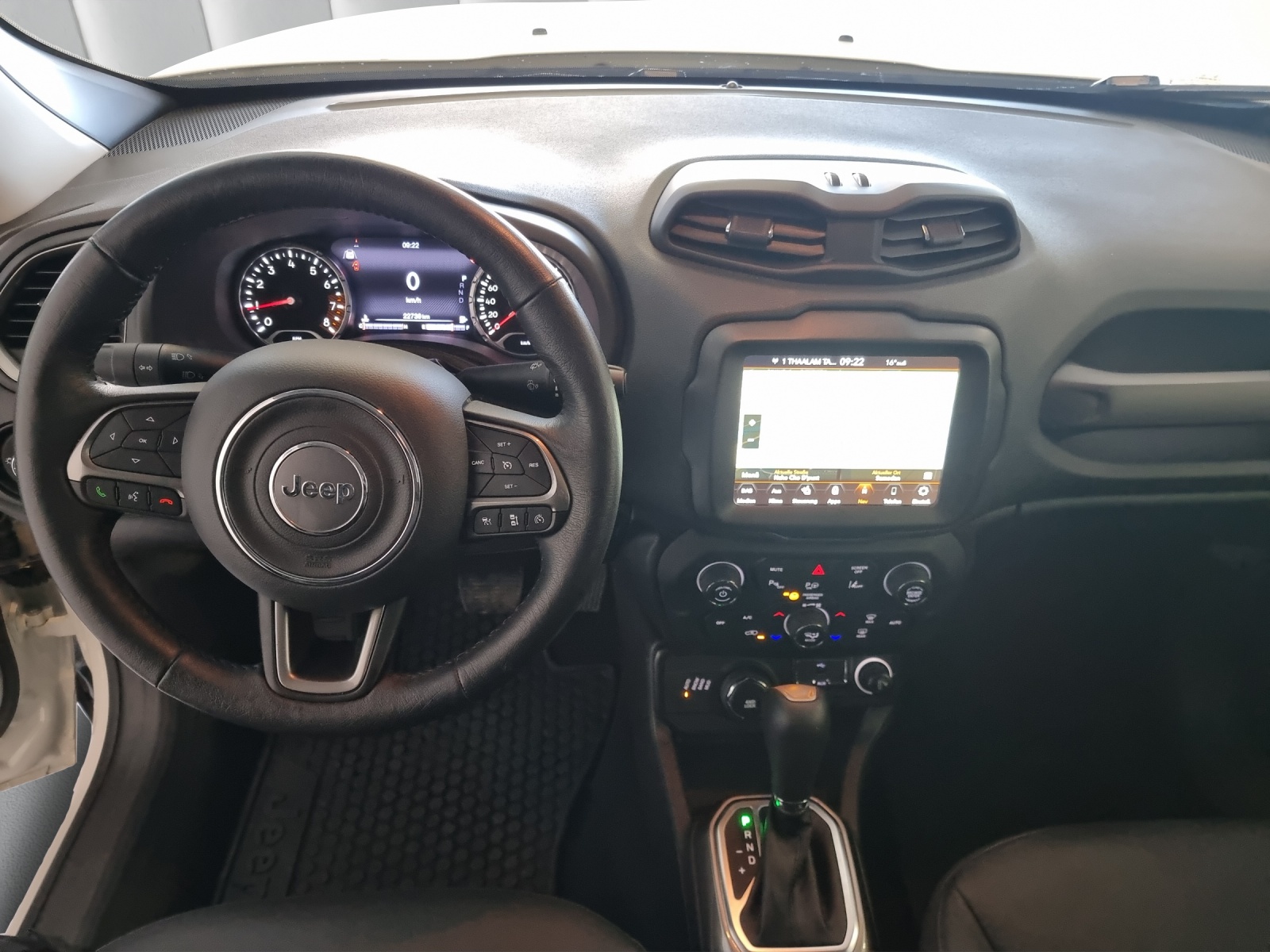 JEEP Renegade 1.3 Turbo Limited AWD-image-8