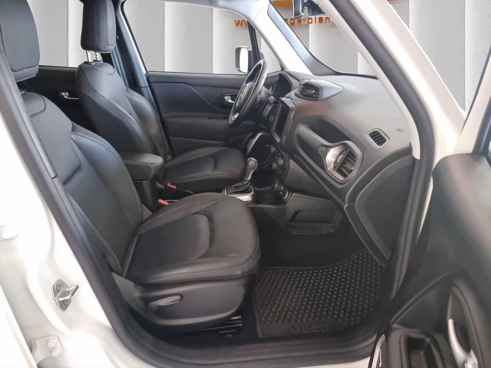 JEEP Renegade 1.3 Turbo Limited AWD-image-11