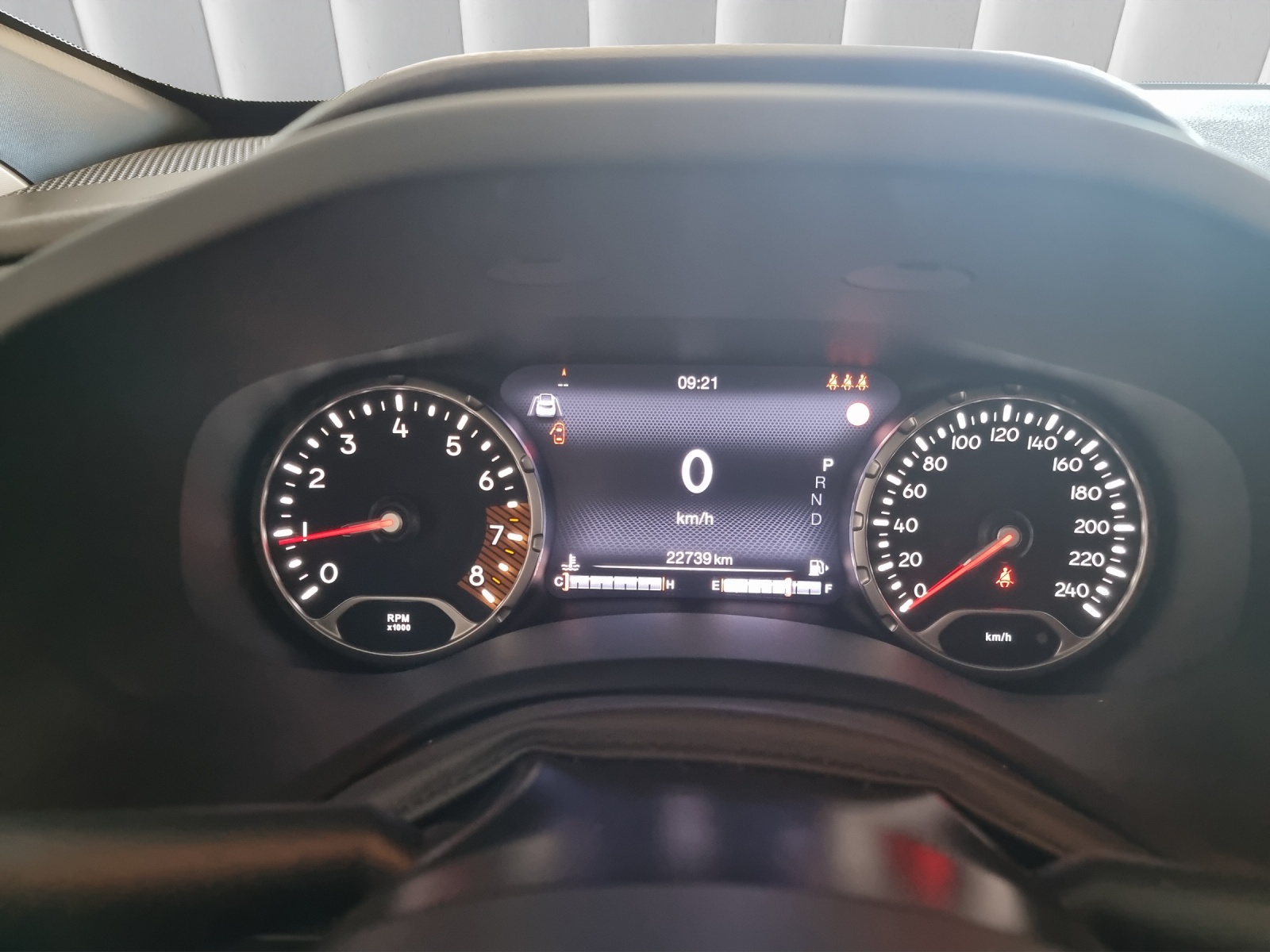 JEEP Renegade 1.3 Turbo Limited AWD-image-6