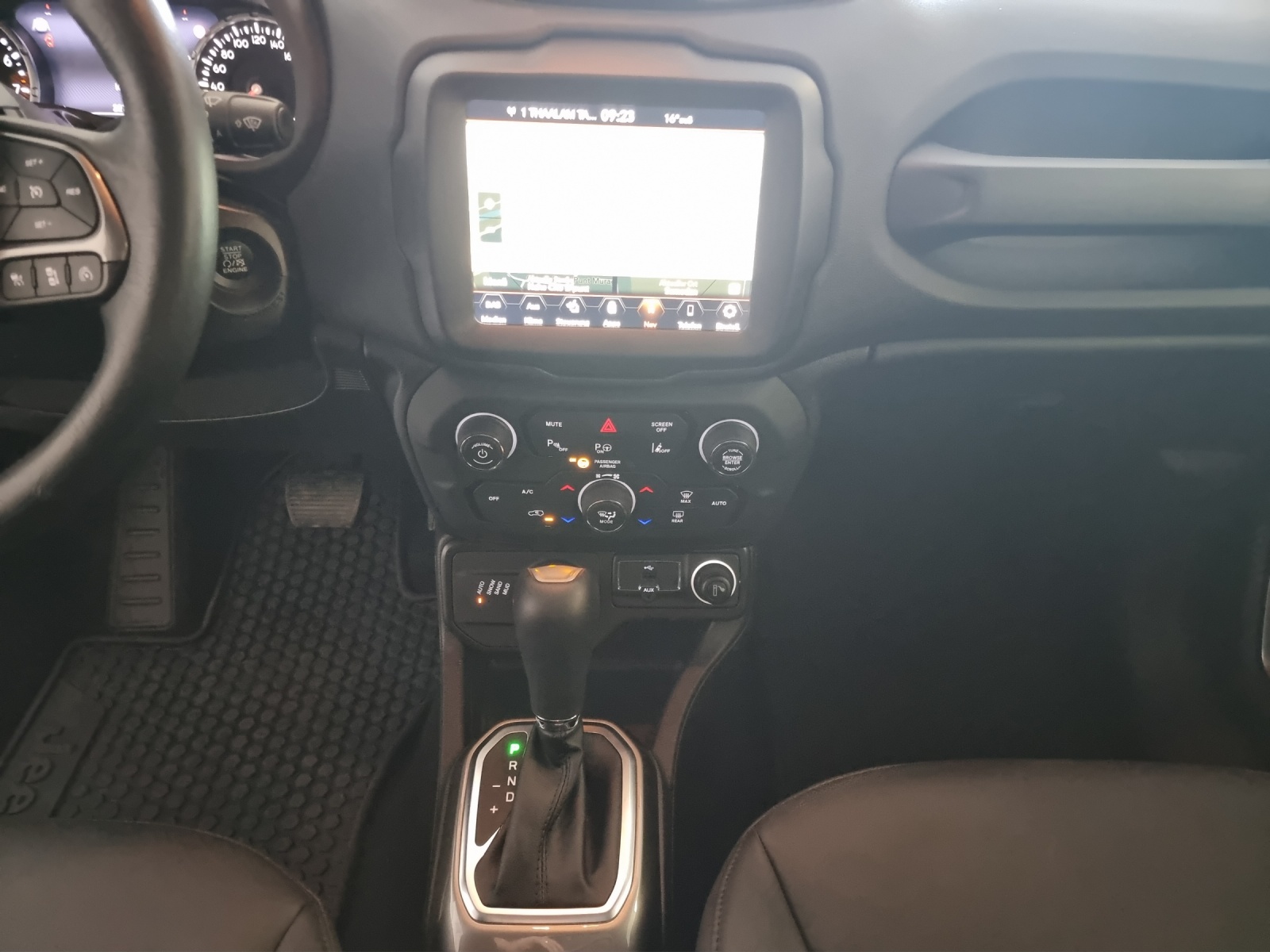 JEEP Renegade 1.3 Turbo Limited AWD-image-9