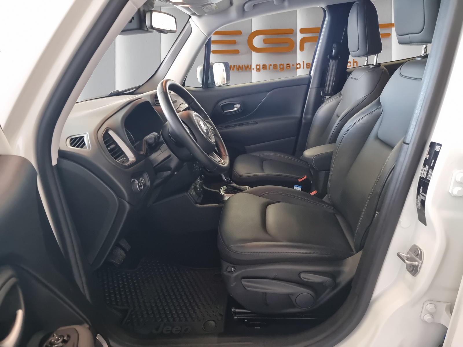 JEEP Renegade 1.3 Turbo Limited AWD-image-10