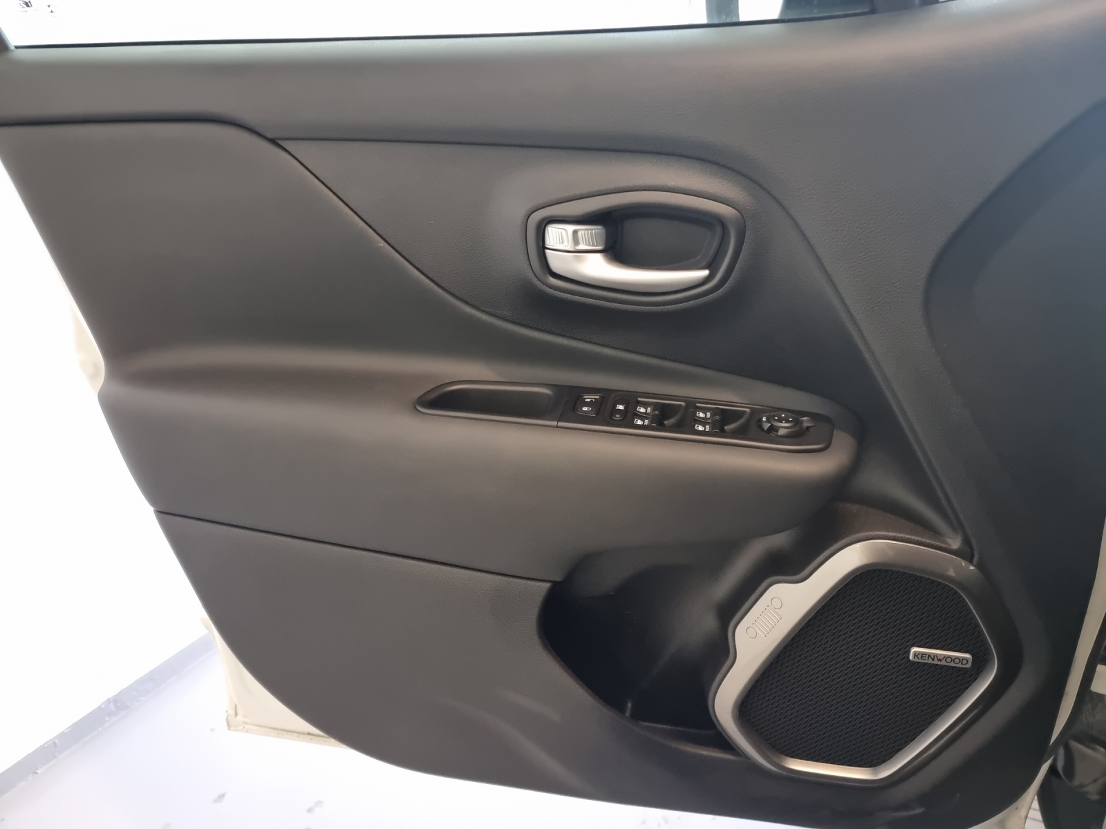 JEEP Renegade 1.3 Turbo Limited AWD-image-14