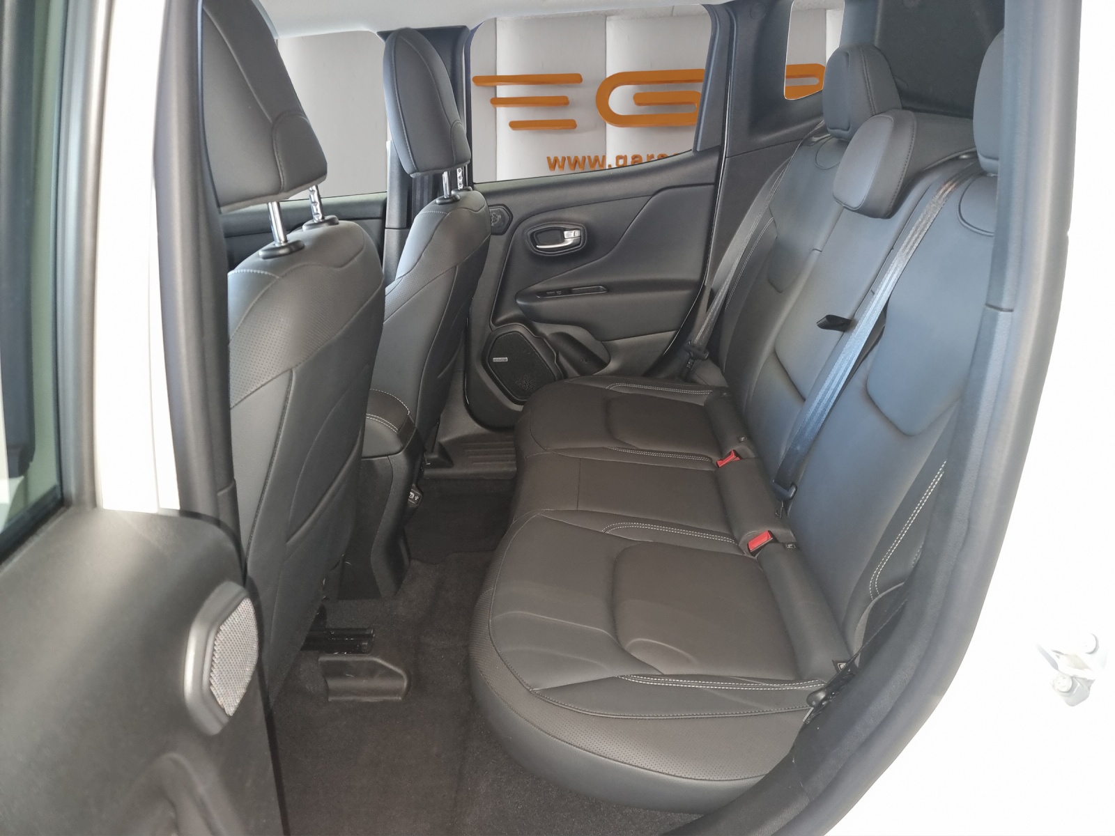 JEEP Renegade 1.3 Turbo Limited AWD-image-12