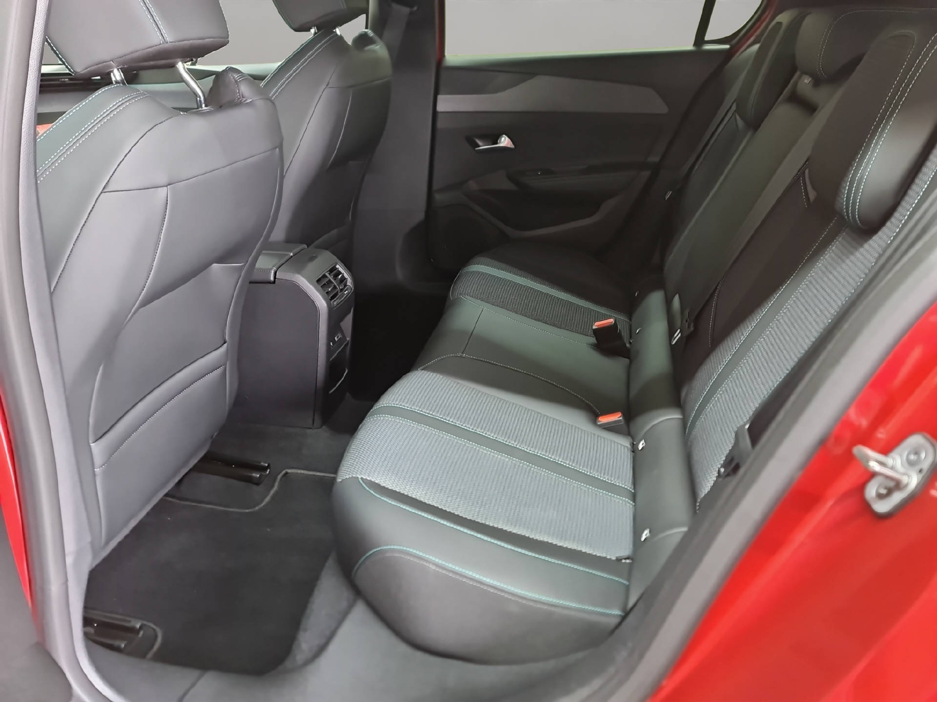 PEUGEOT 308 1.2 PureTech Allure Pack-image-10