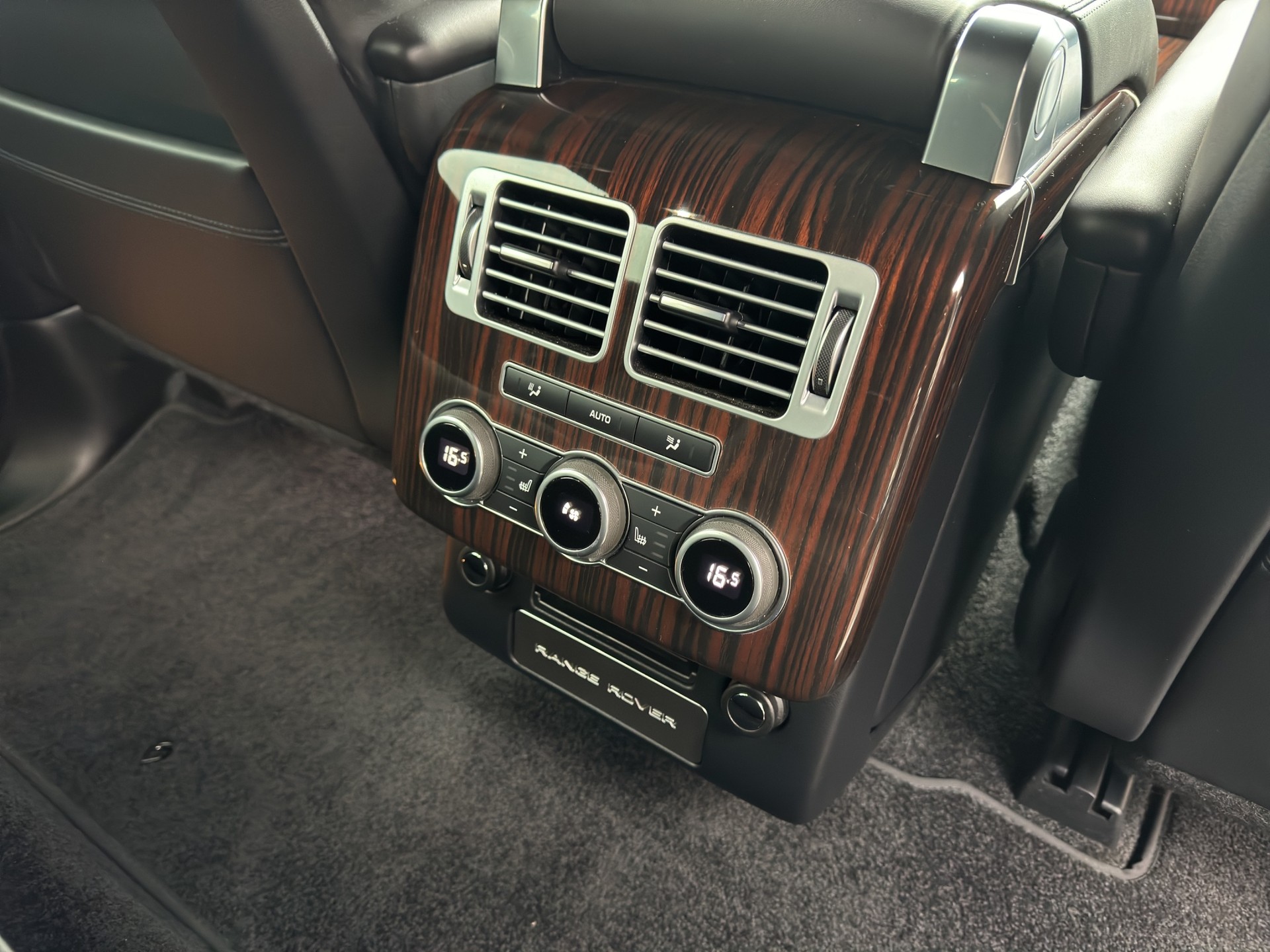 LAND ROVER Range Rover 3.0 TDV6 Vogue Automatic-image-17